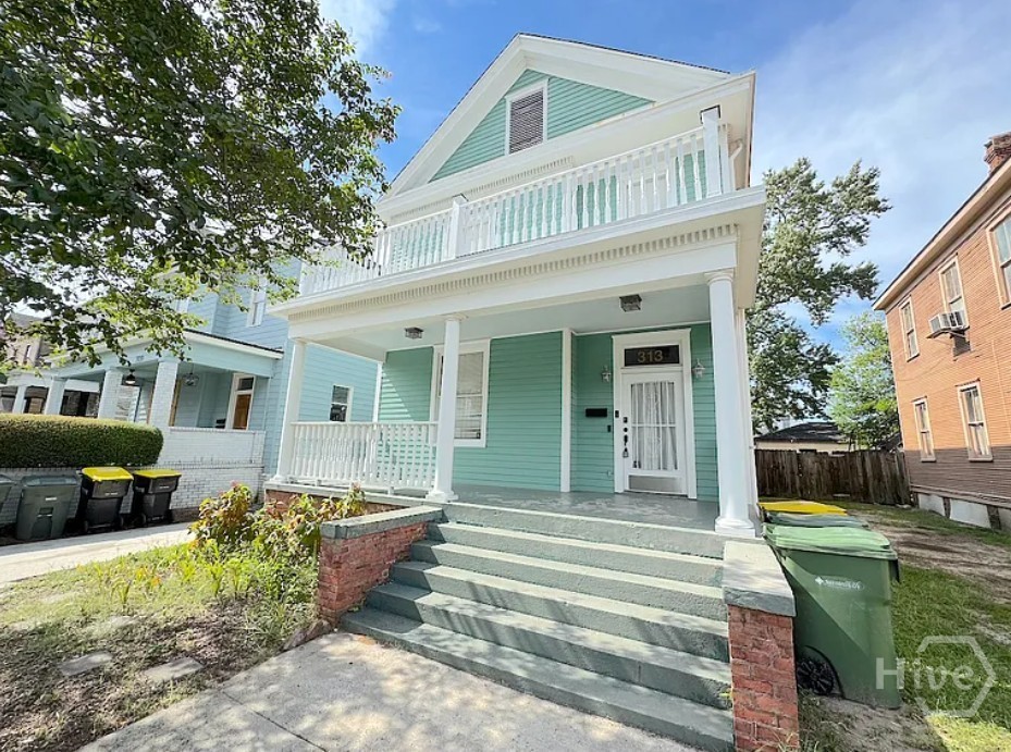 Photo 1 of Single family home for sale at 313 W 33rd Street, Savannah, GA 31401 | MLS# SA366038 | Listing updated on 2026-10-08