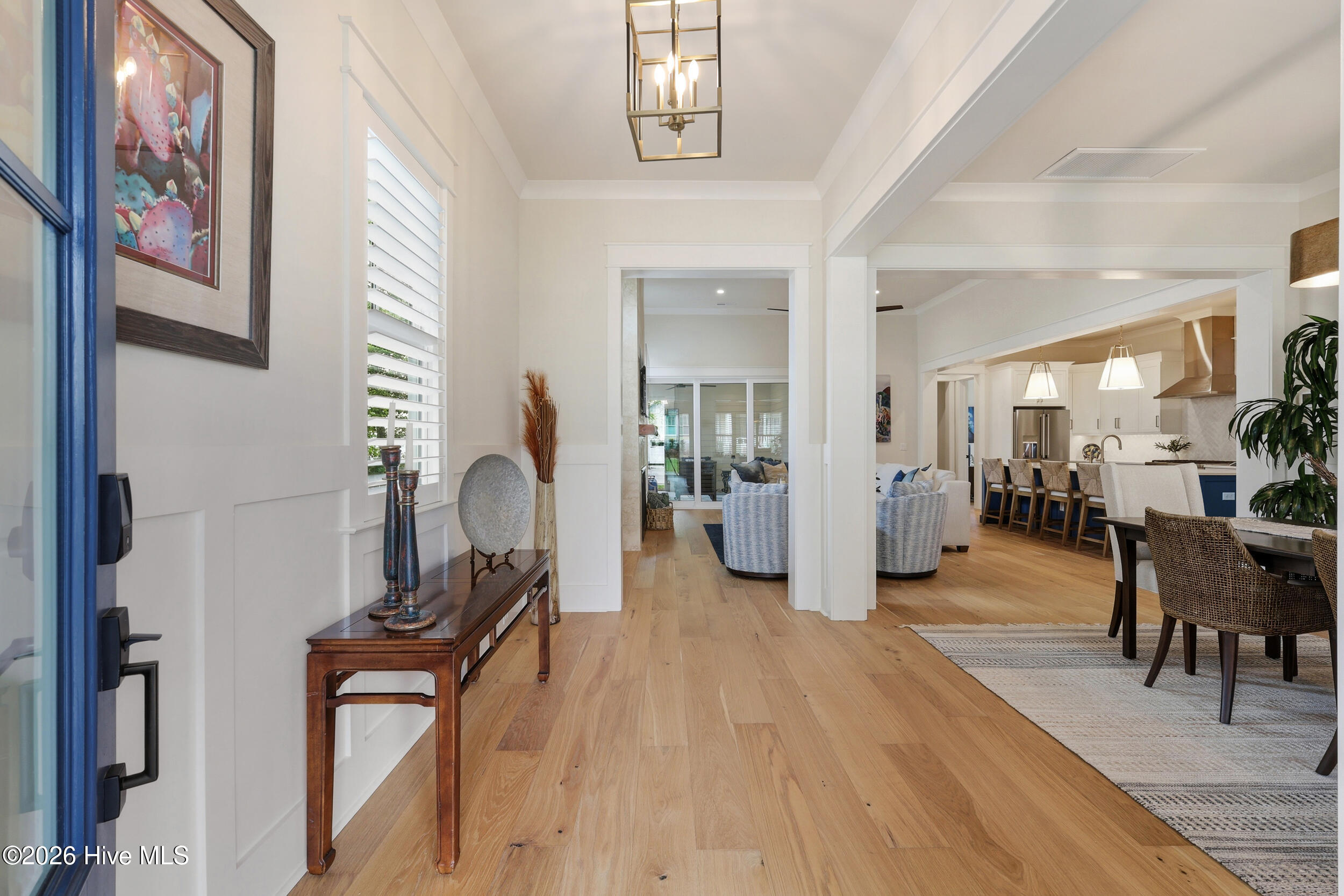 100566937 | Photo 11