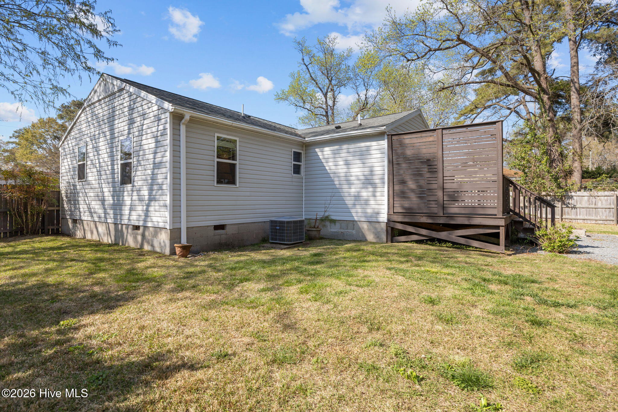 100565303 | Photo 33