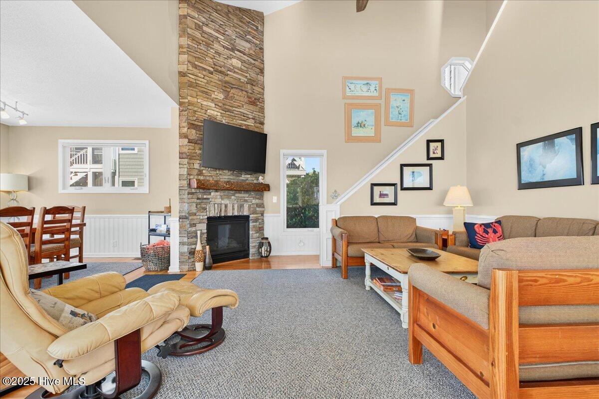 100543410 | Photo 35