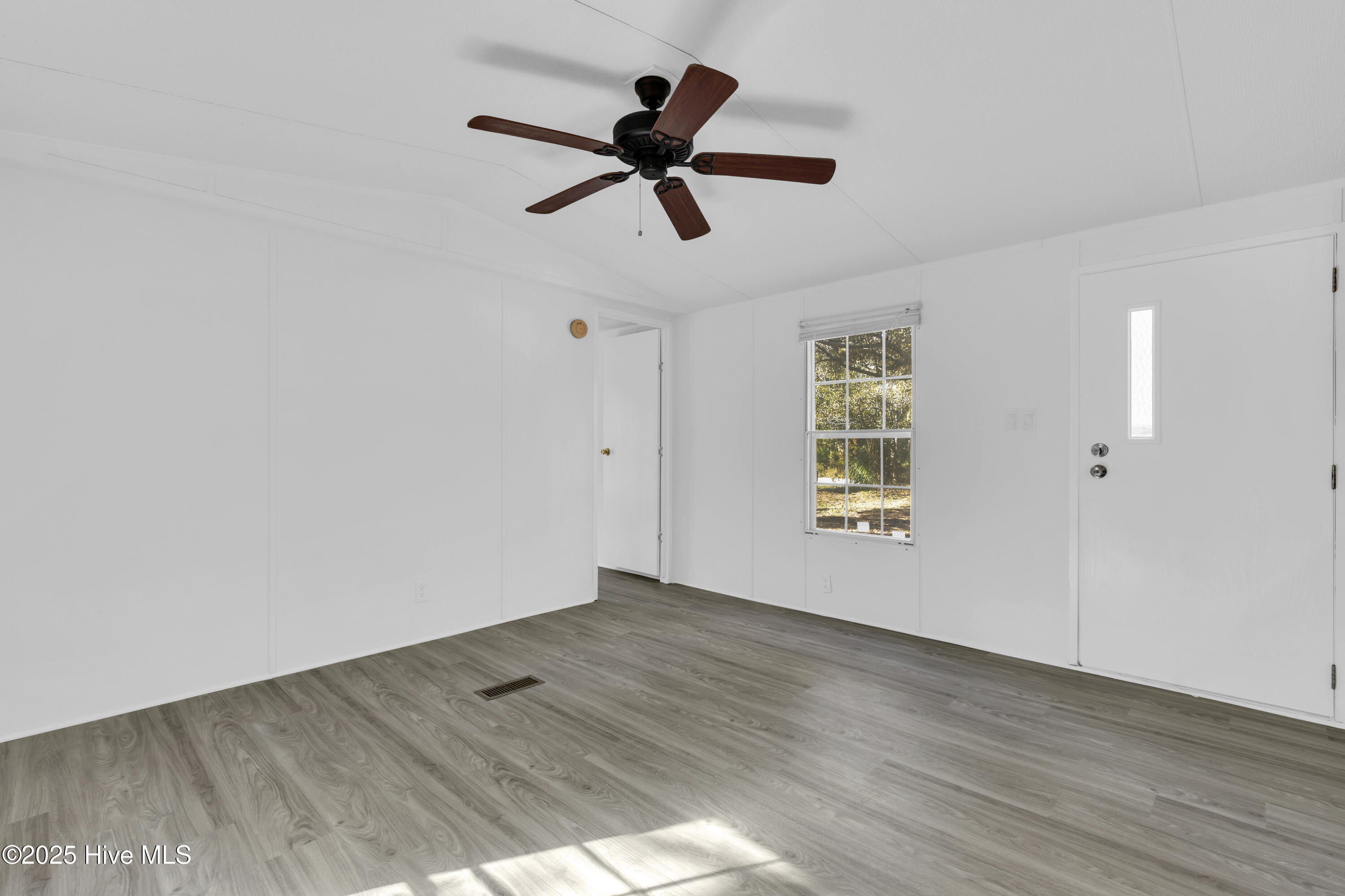 100539663 | Photo 13