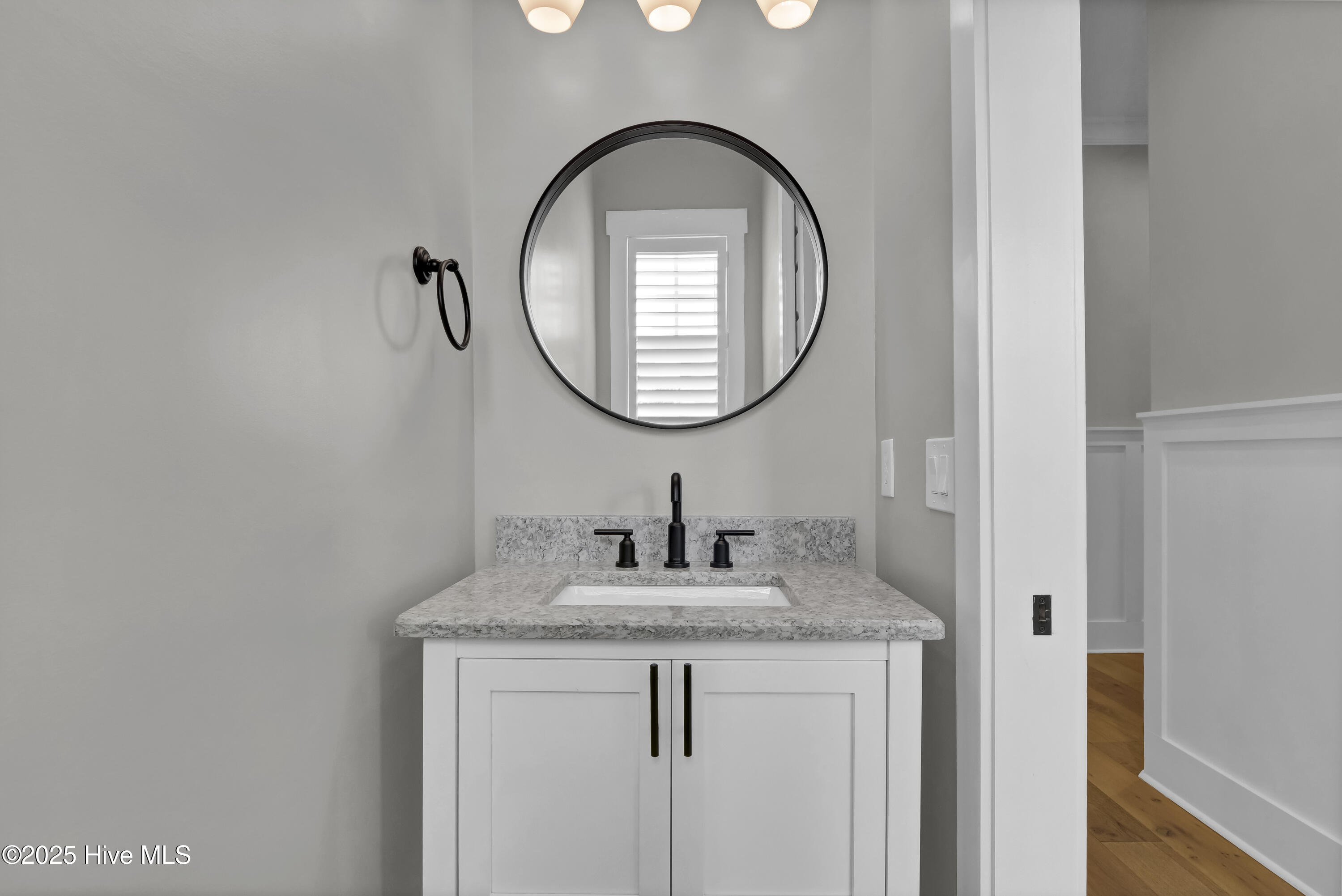 100550723 | Photo 25