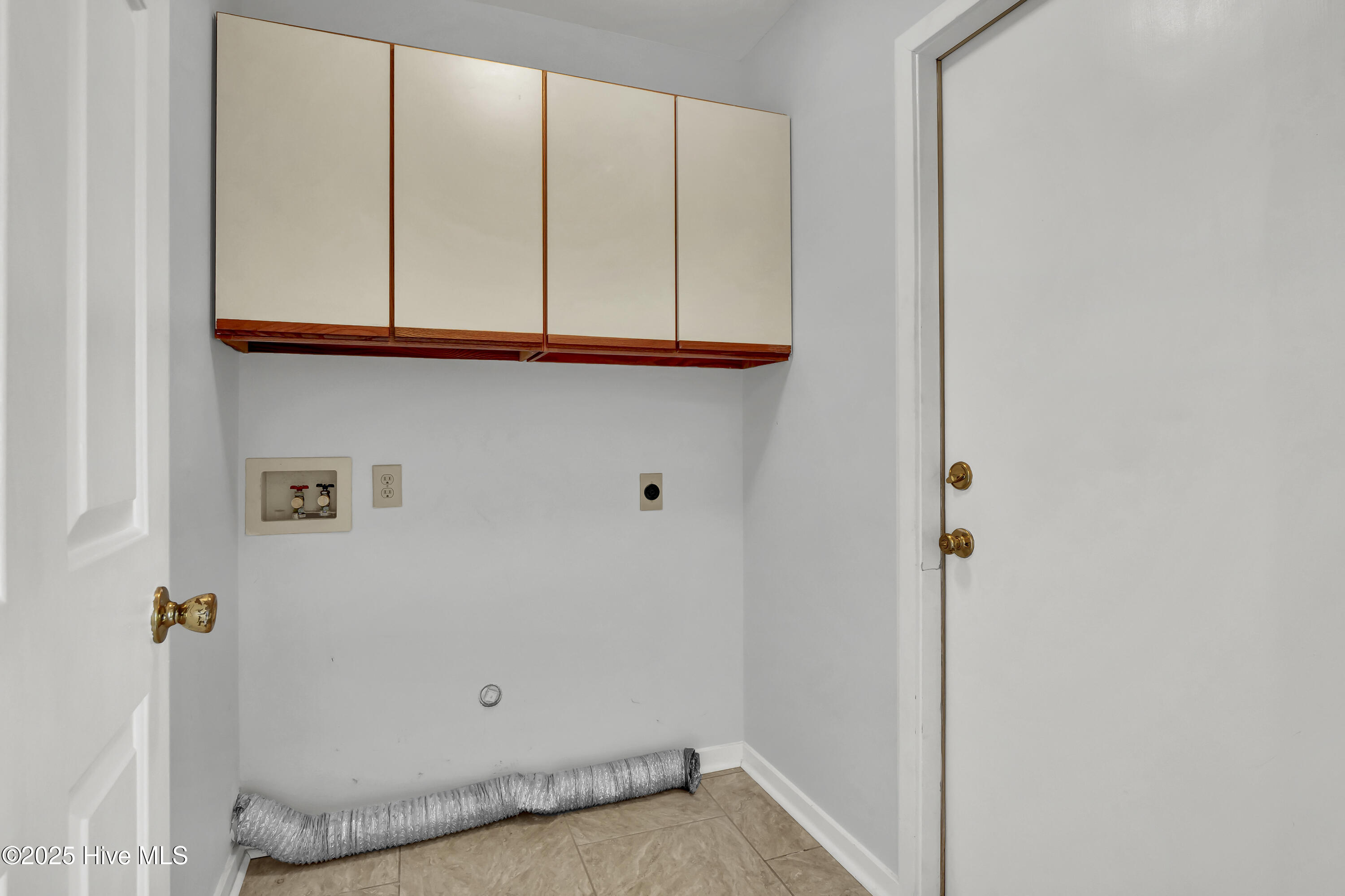 100545648 | Photo 24