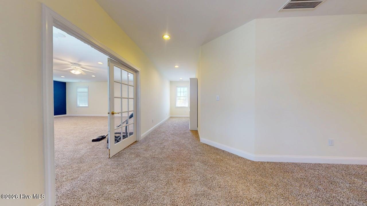 100568487 | Photo 15