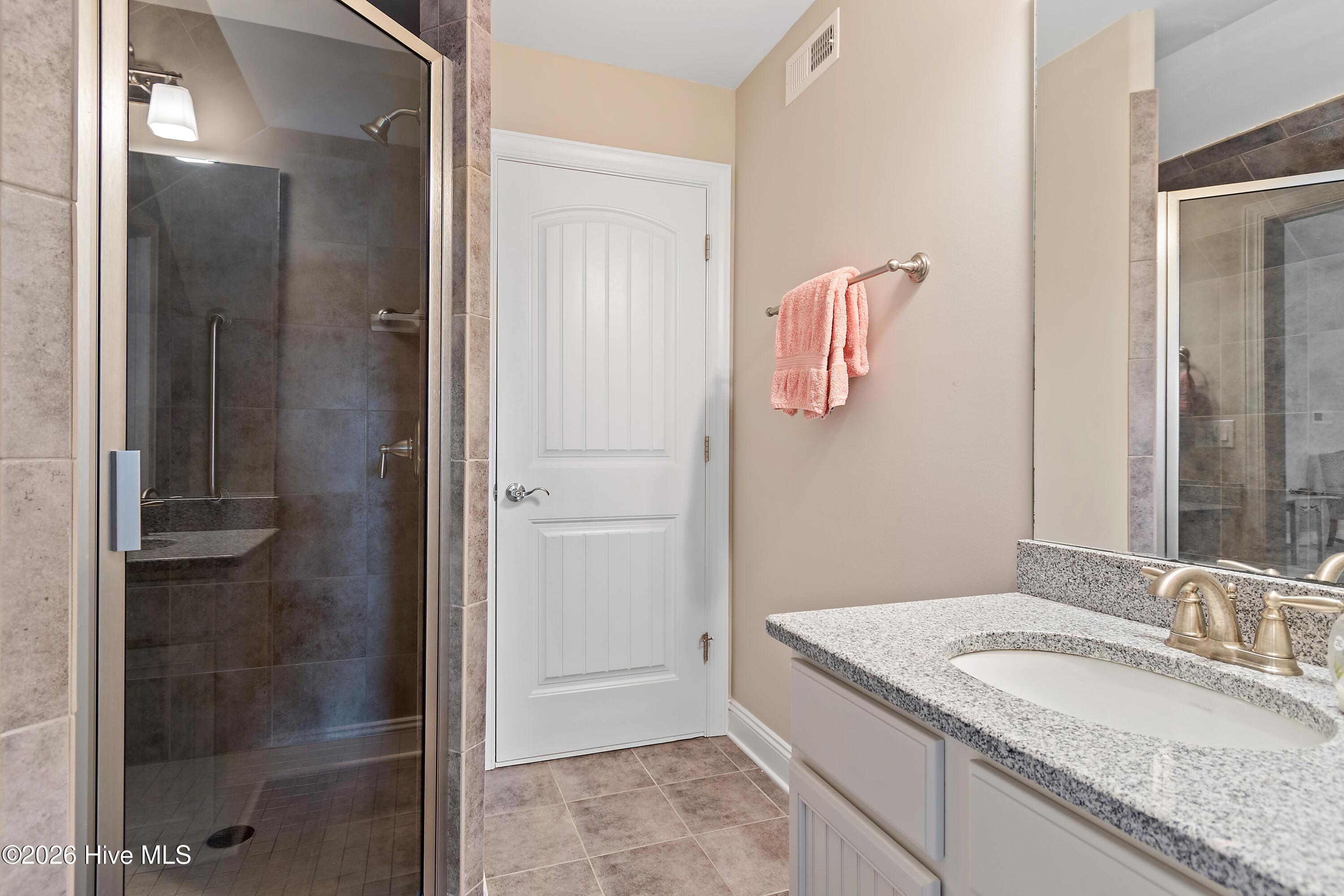 100568990 | Photo 54