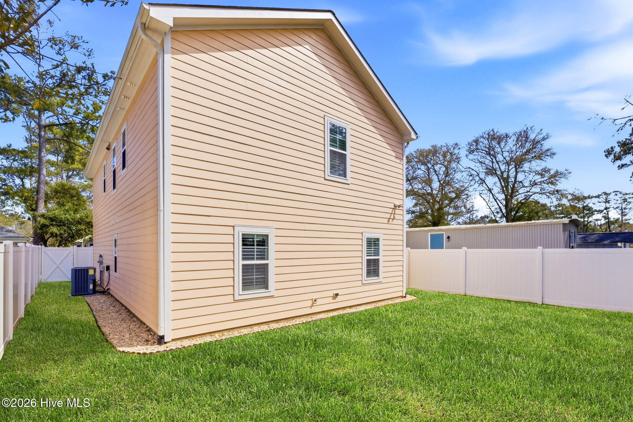 100567990 | Photo 28