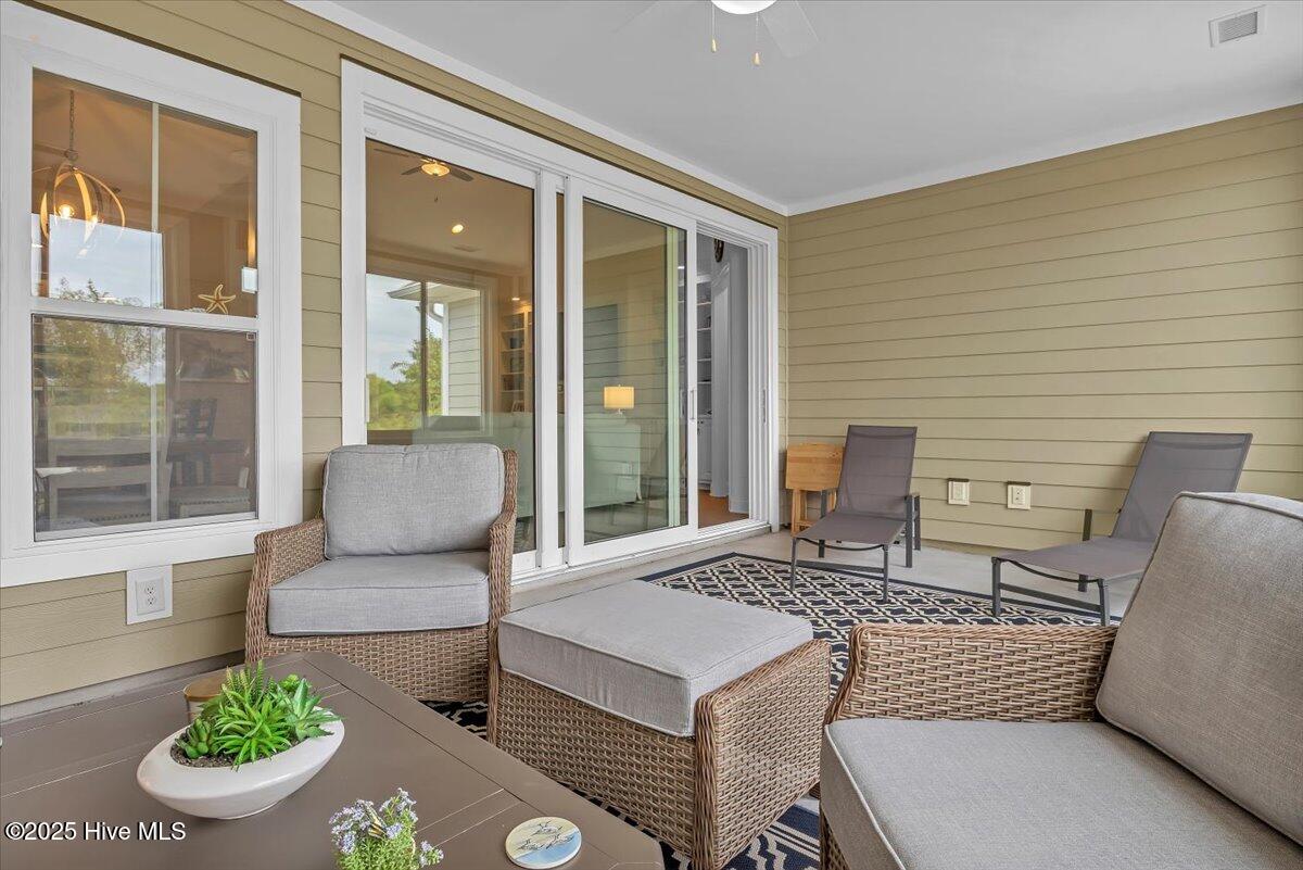 100530087 | Photo 41