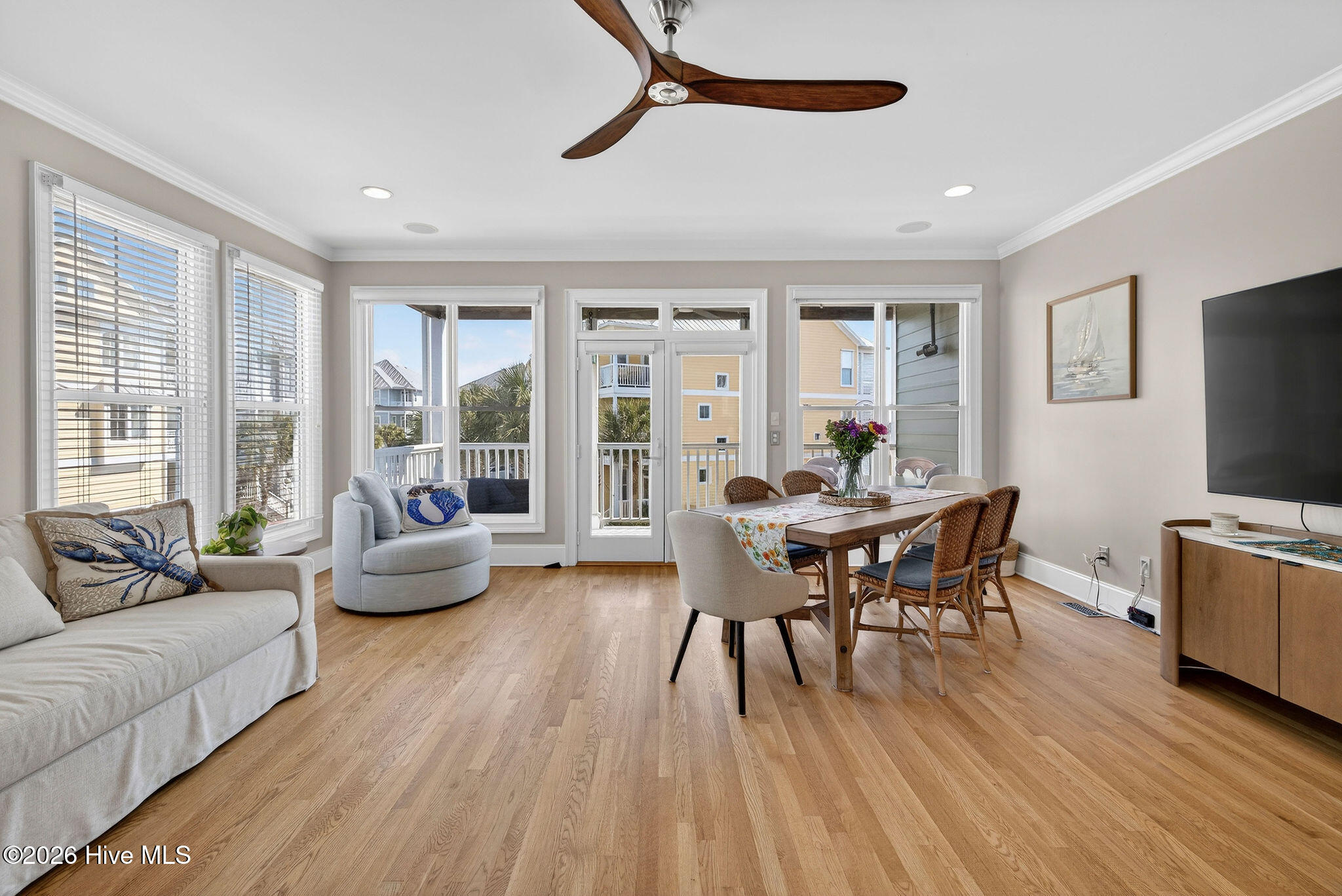 100562225 | Photo 14