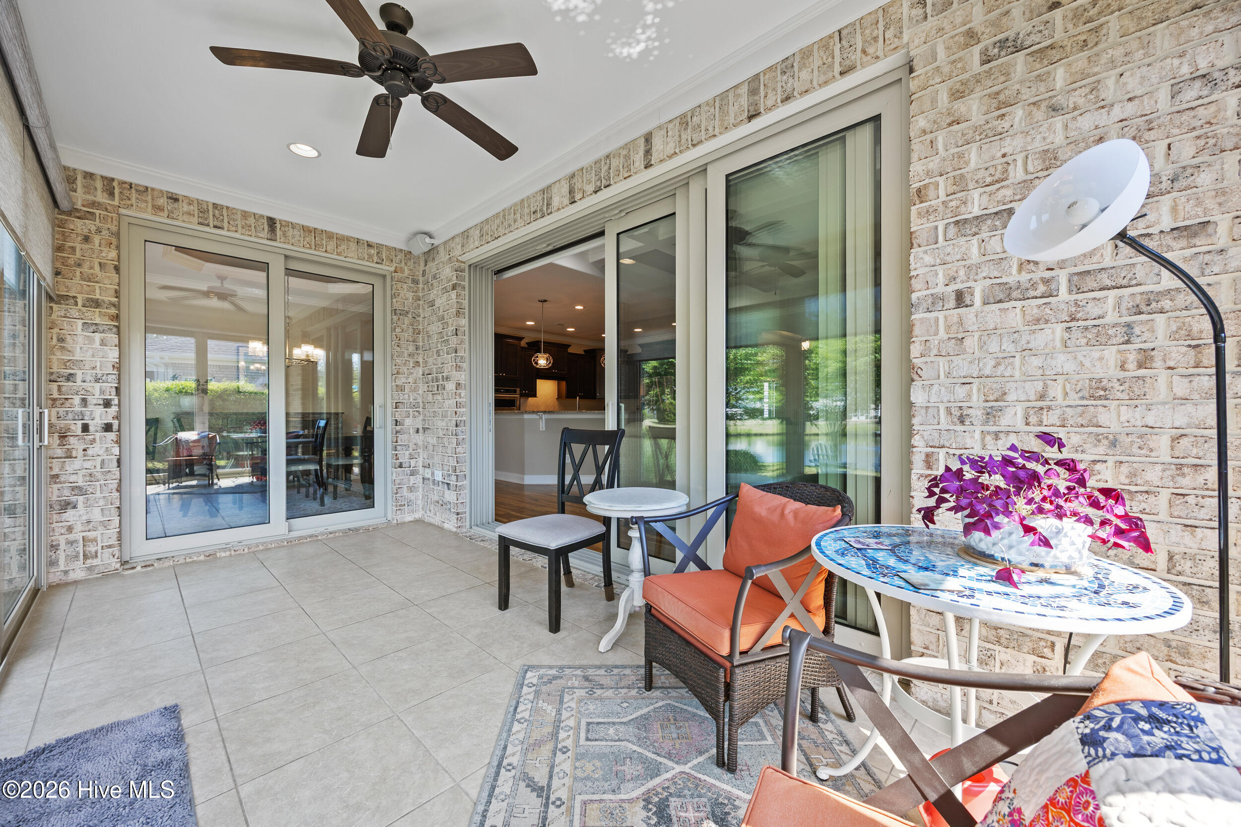 100566024 | Photo 19