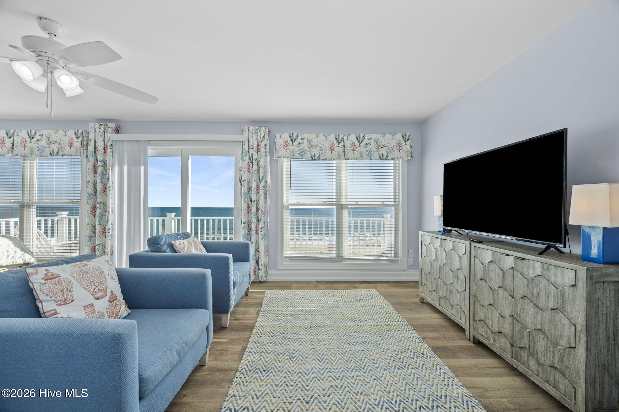 100552942 | Photo 33