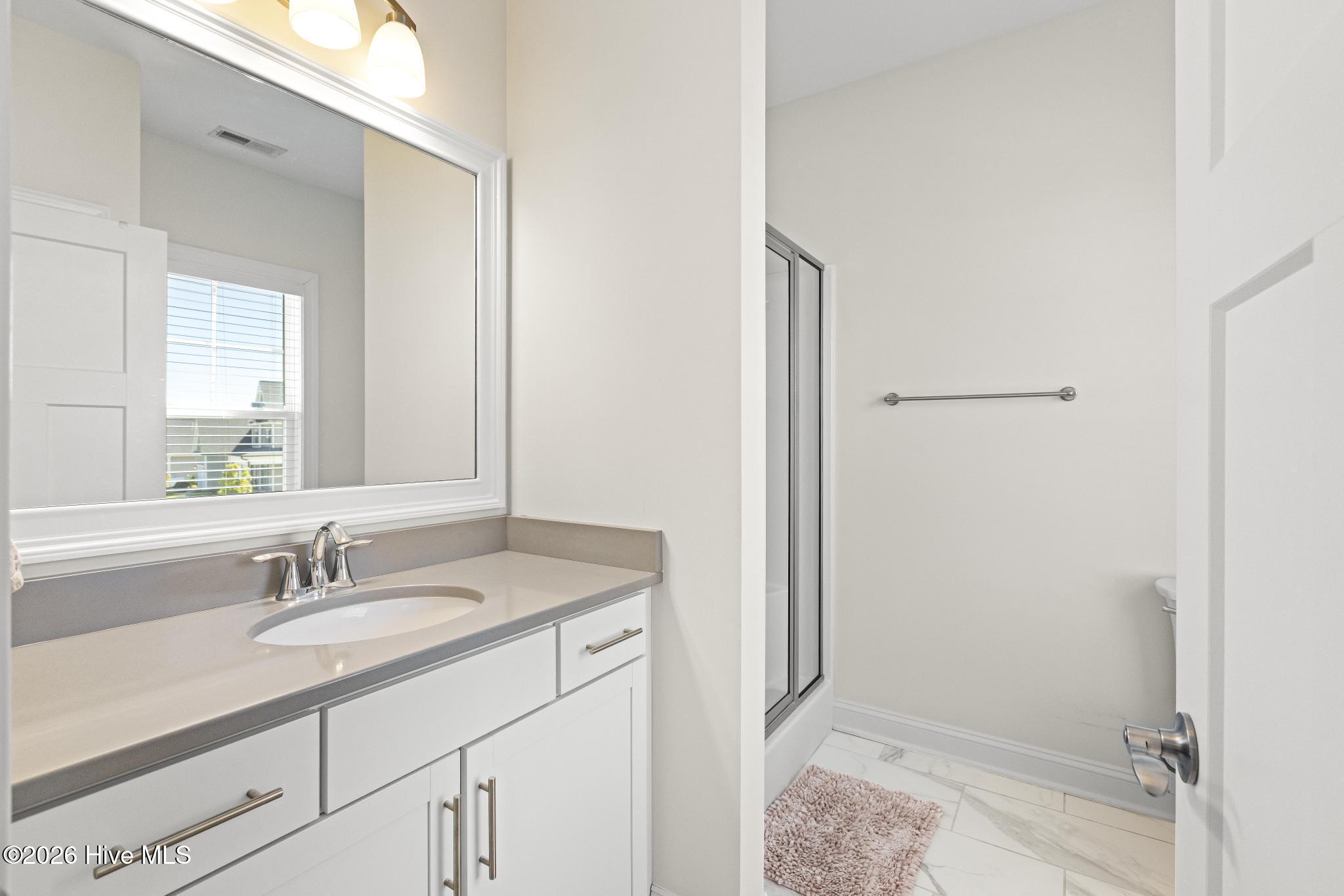 100549977 | Photo 42