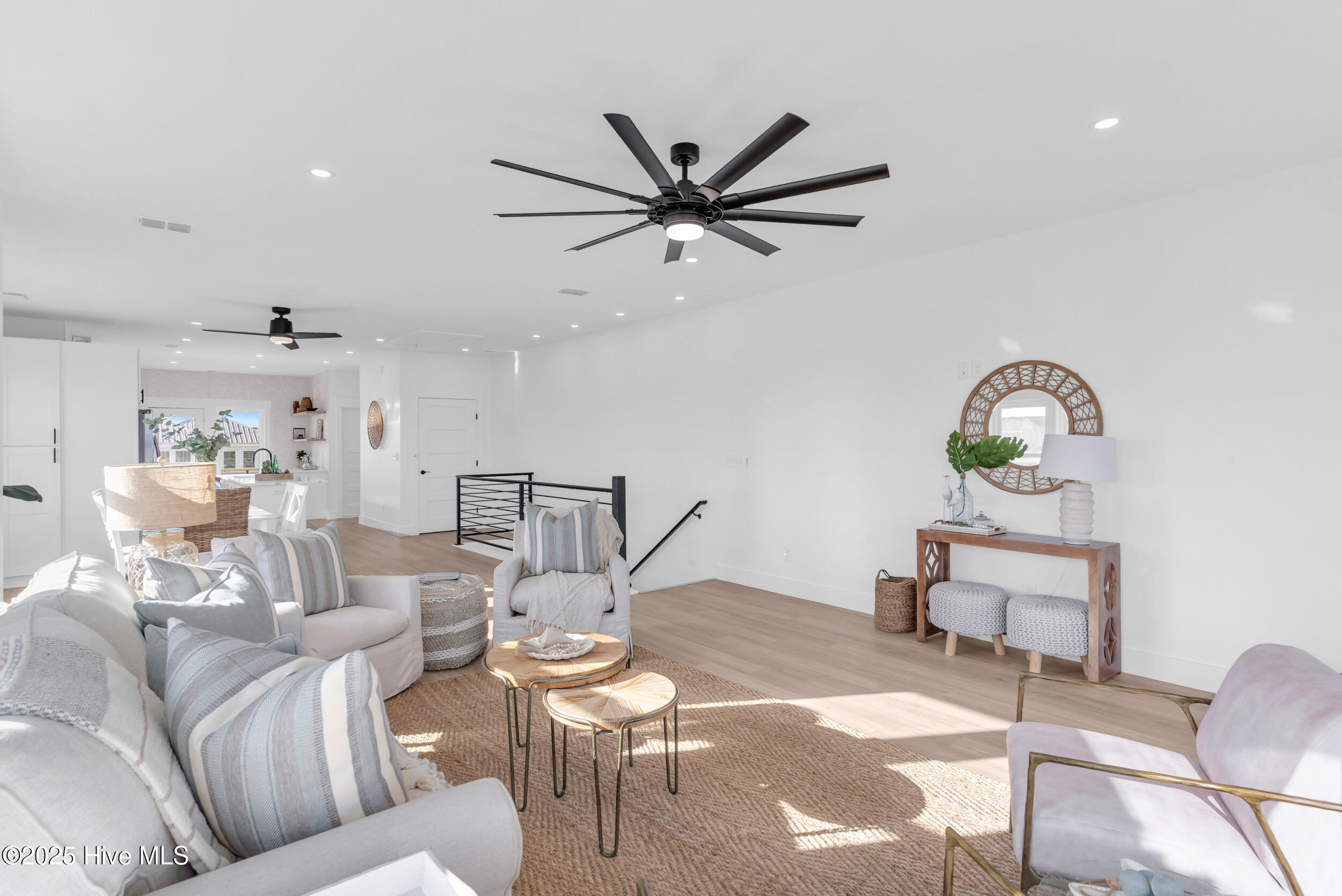 100509677 | Photo 12