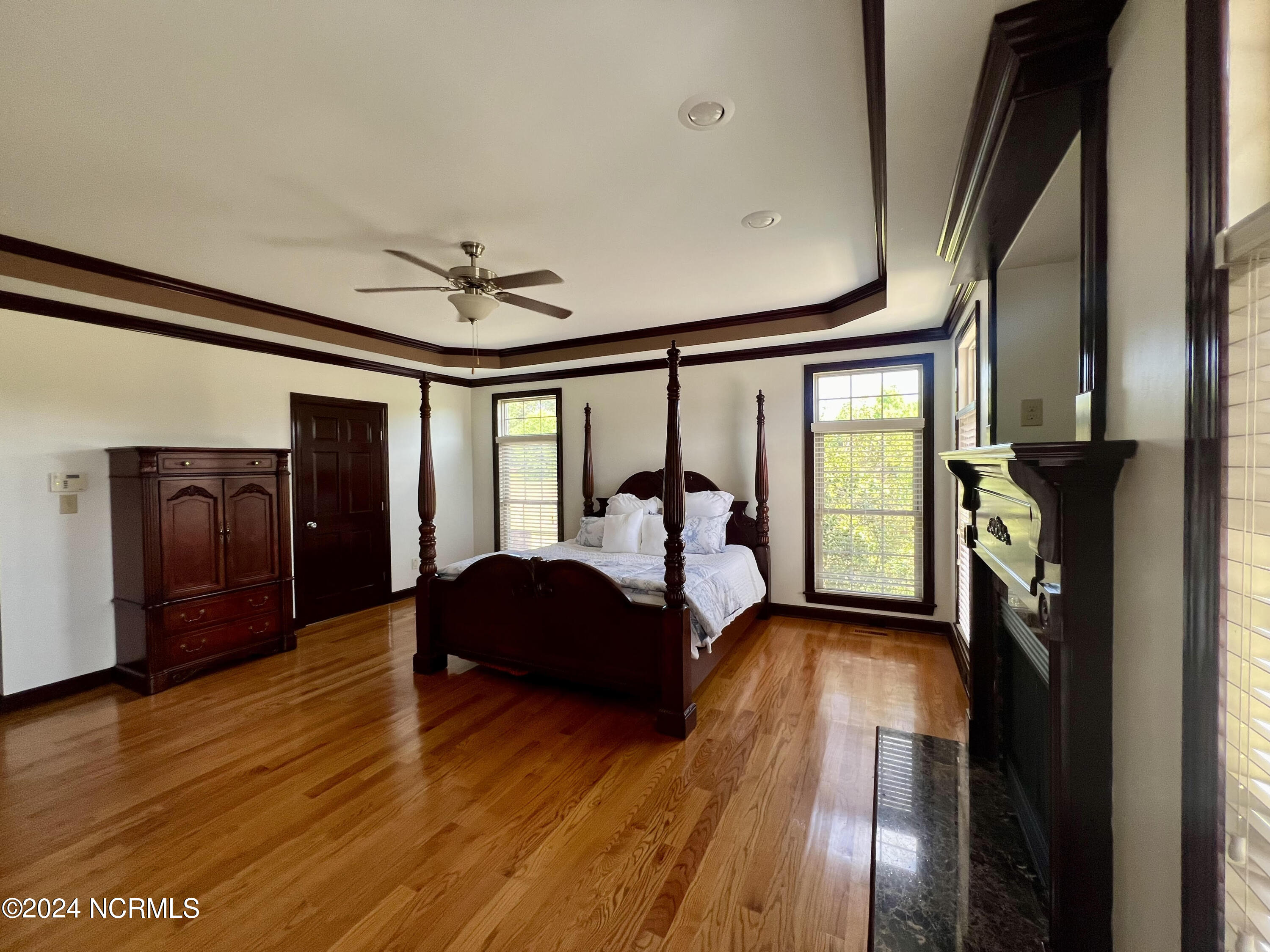 1005 TL master bed
