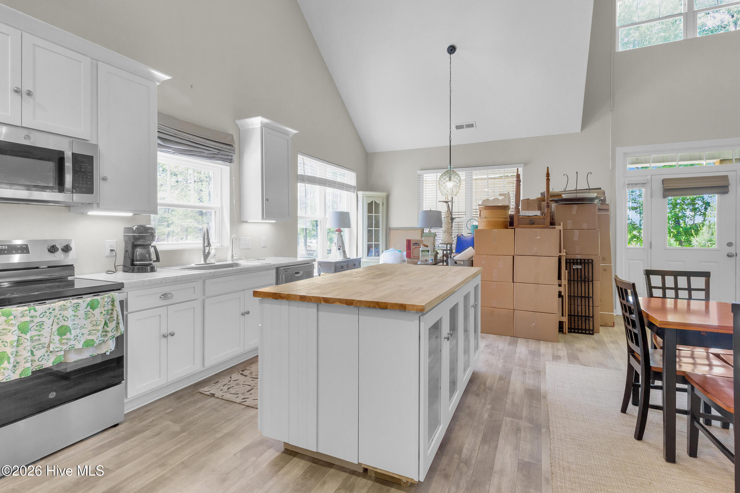 Kitchen / Dining