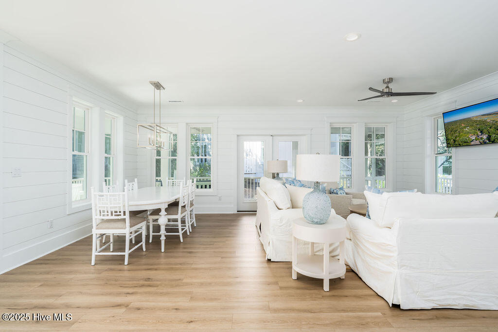 100564939 | Photo 13