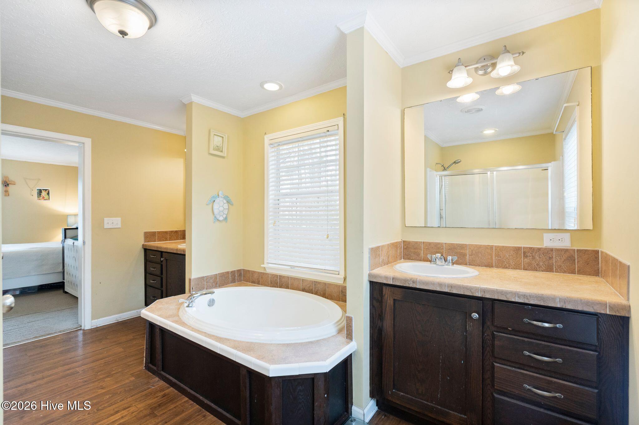 100558385 | Photo 30