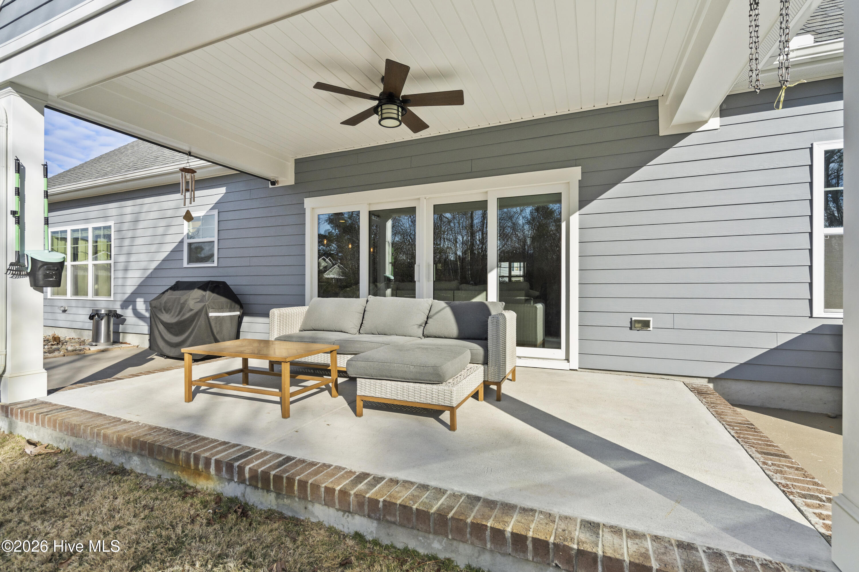 100552467 | Photo 51