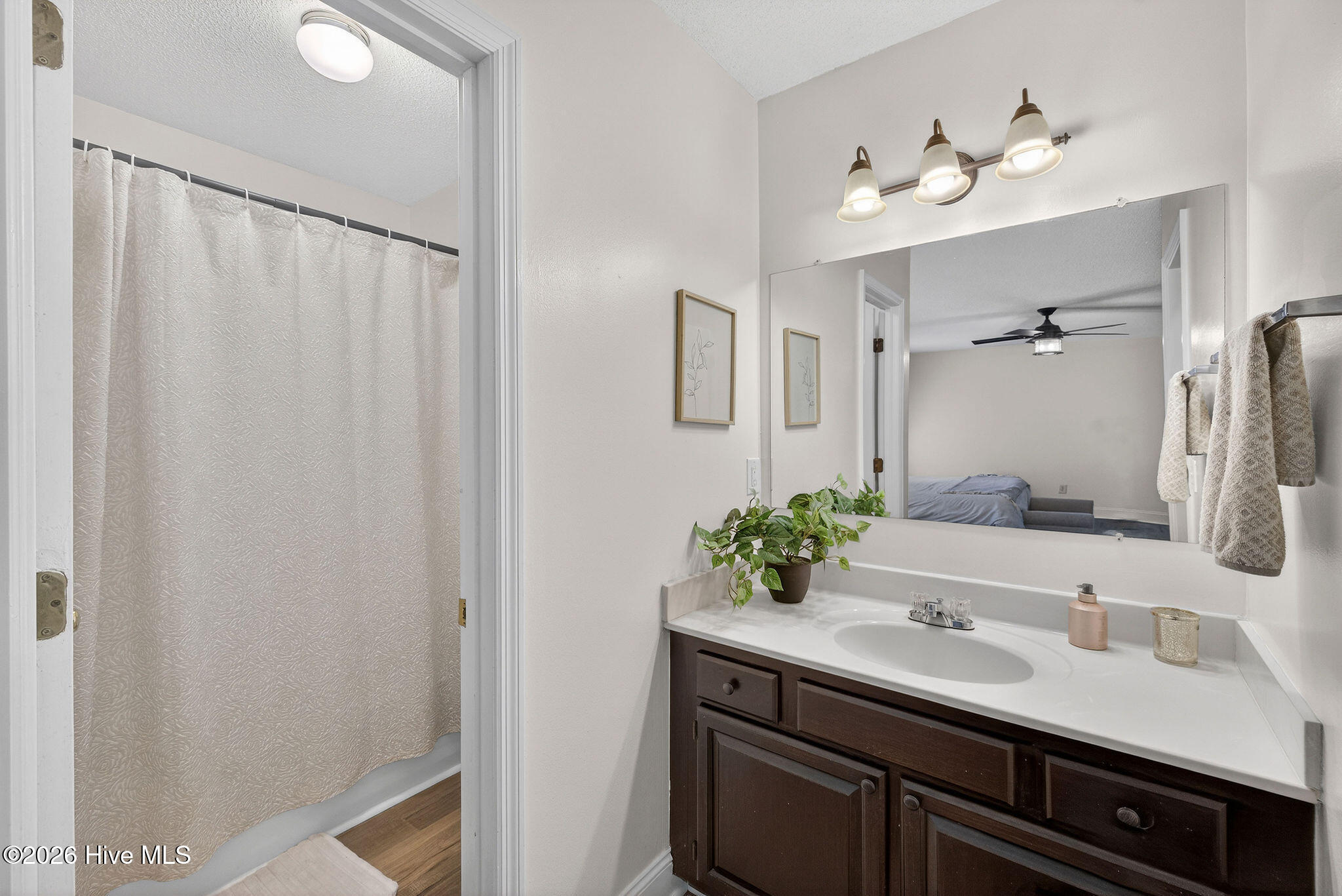 100565876 | Photo 26