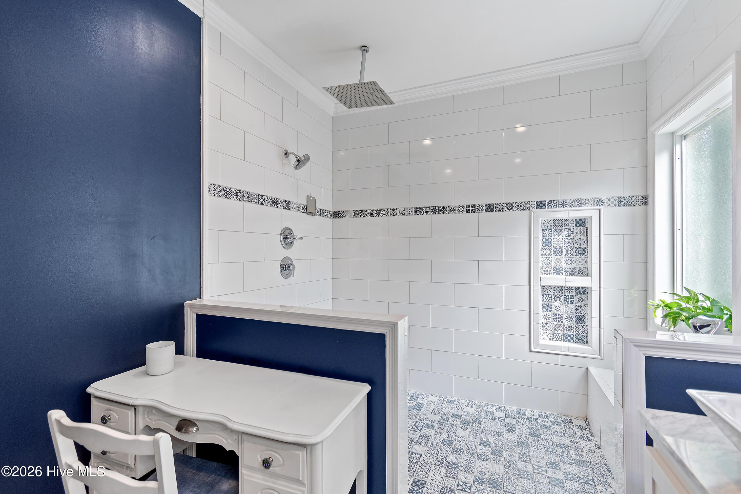 100558651 | Photo 34