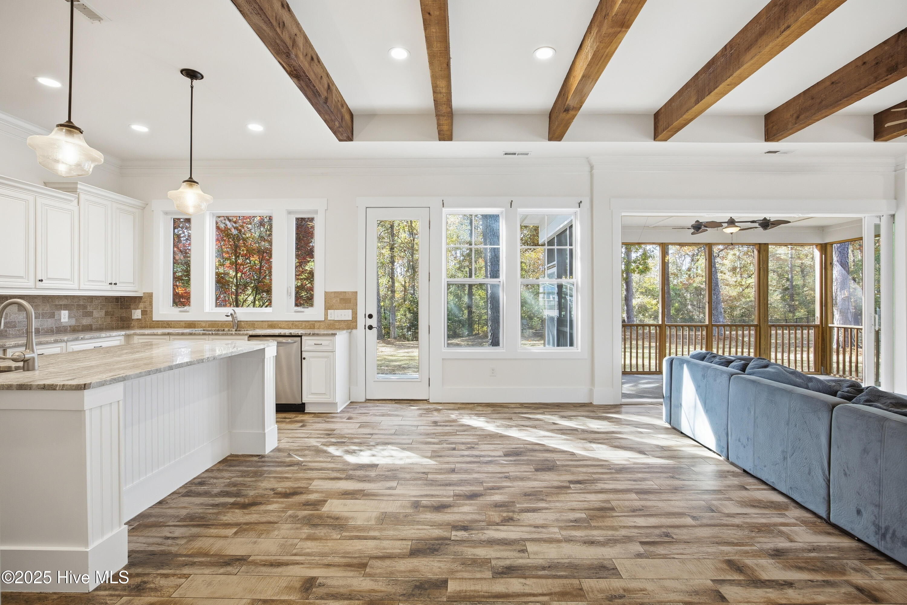 100541588 | Photo 28