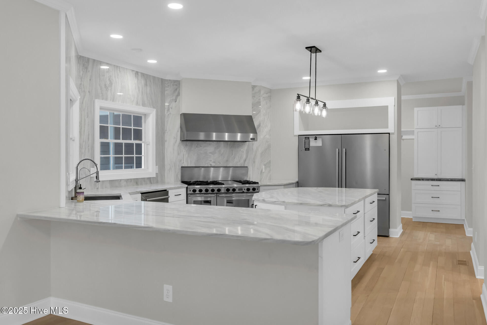 100532167 | Photo 15