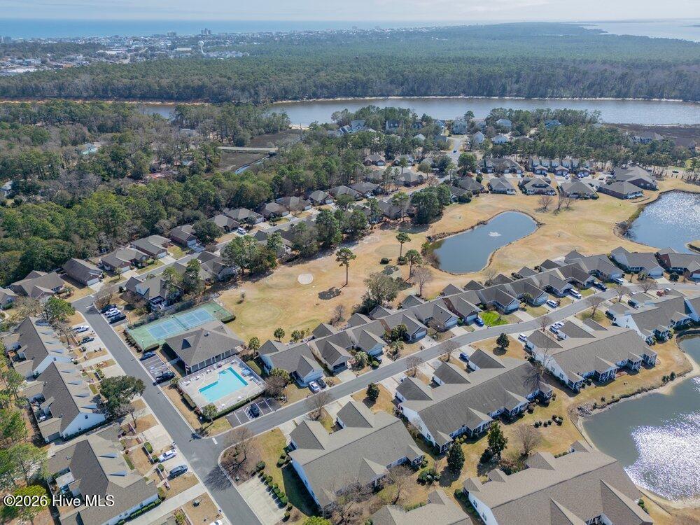 100558144 | Photo 35