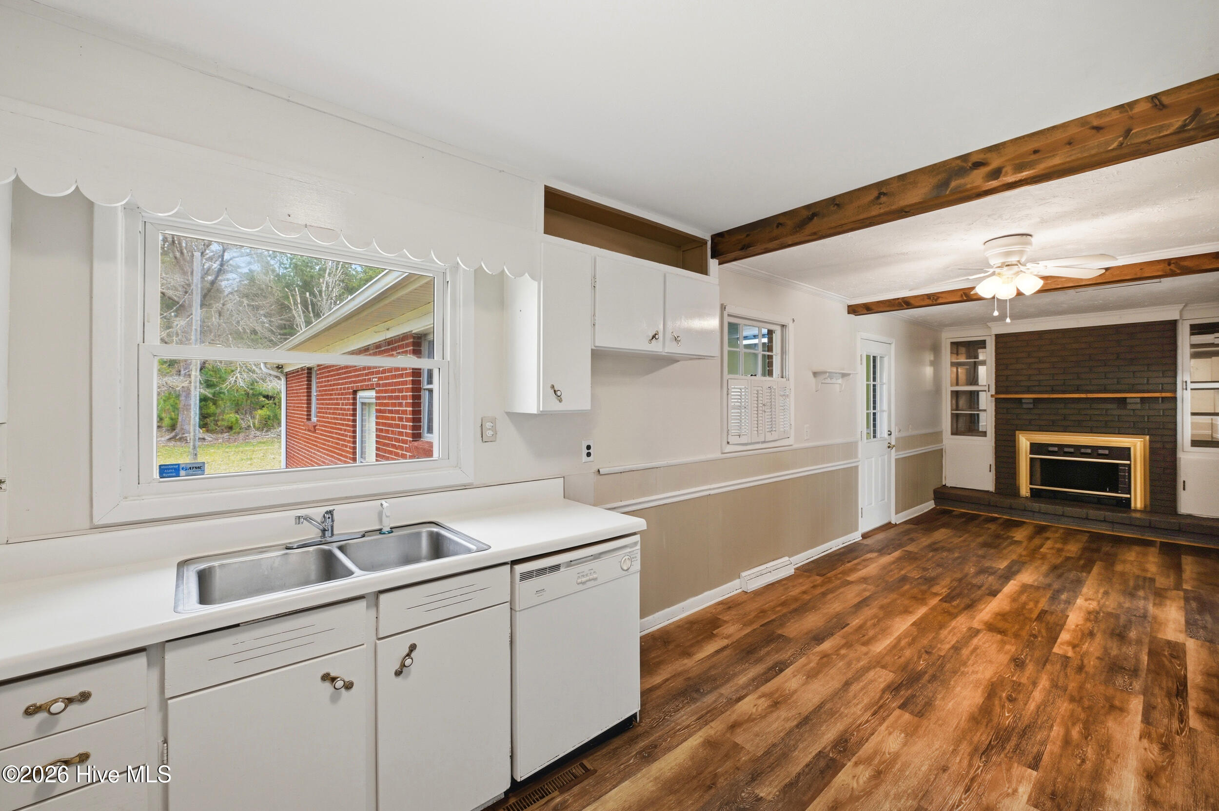 100562912 | Photo 13