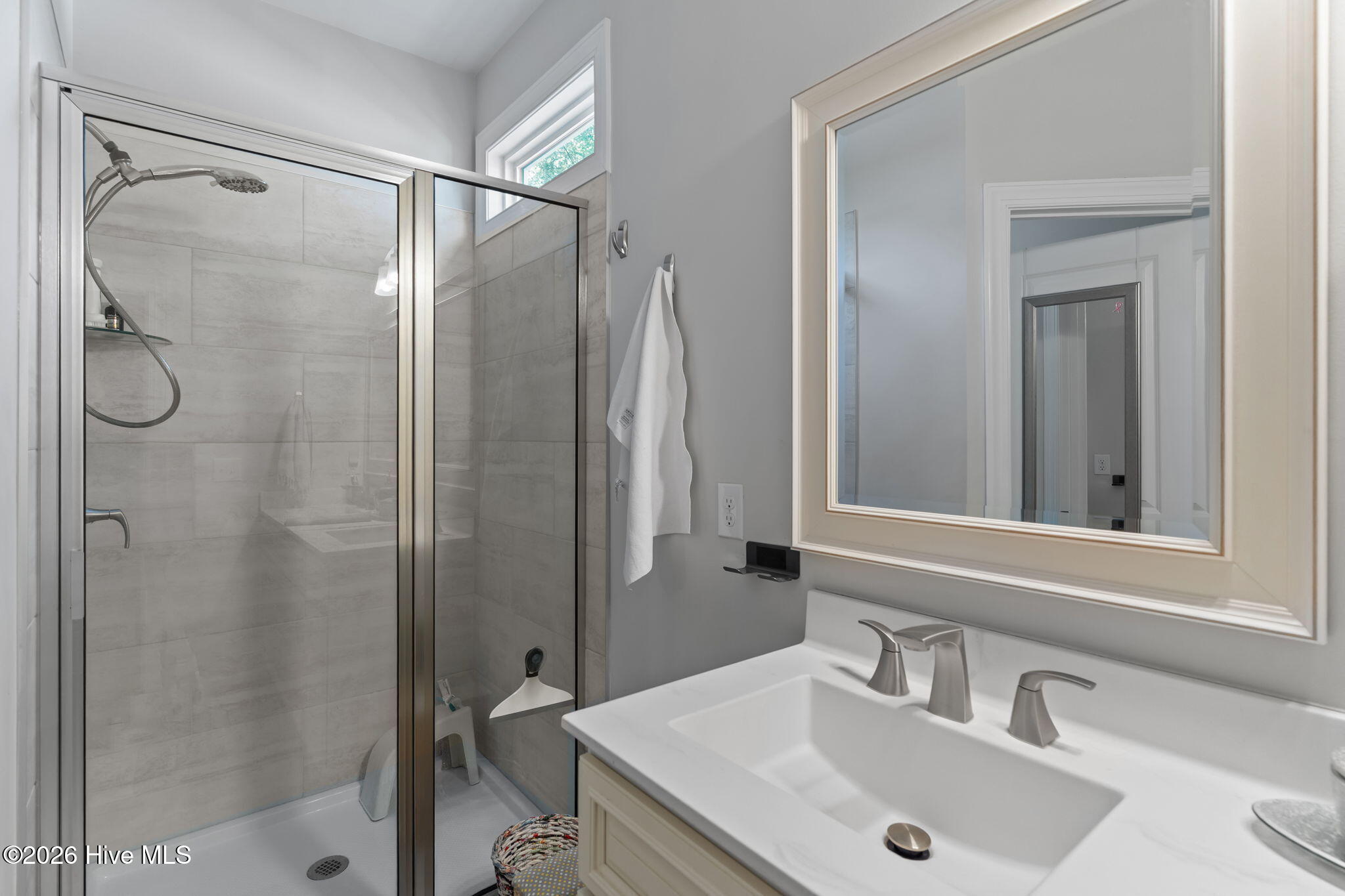 100566171 | Photo 33