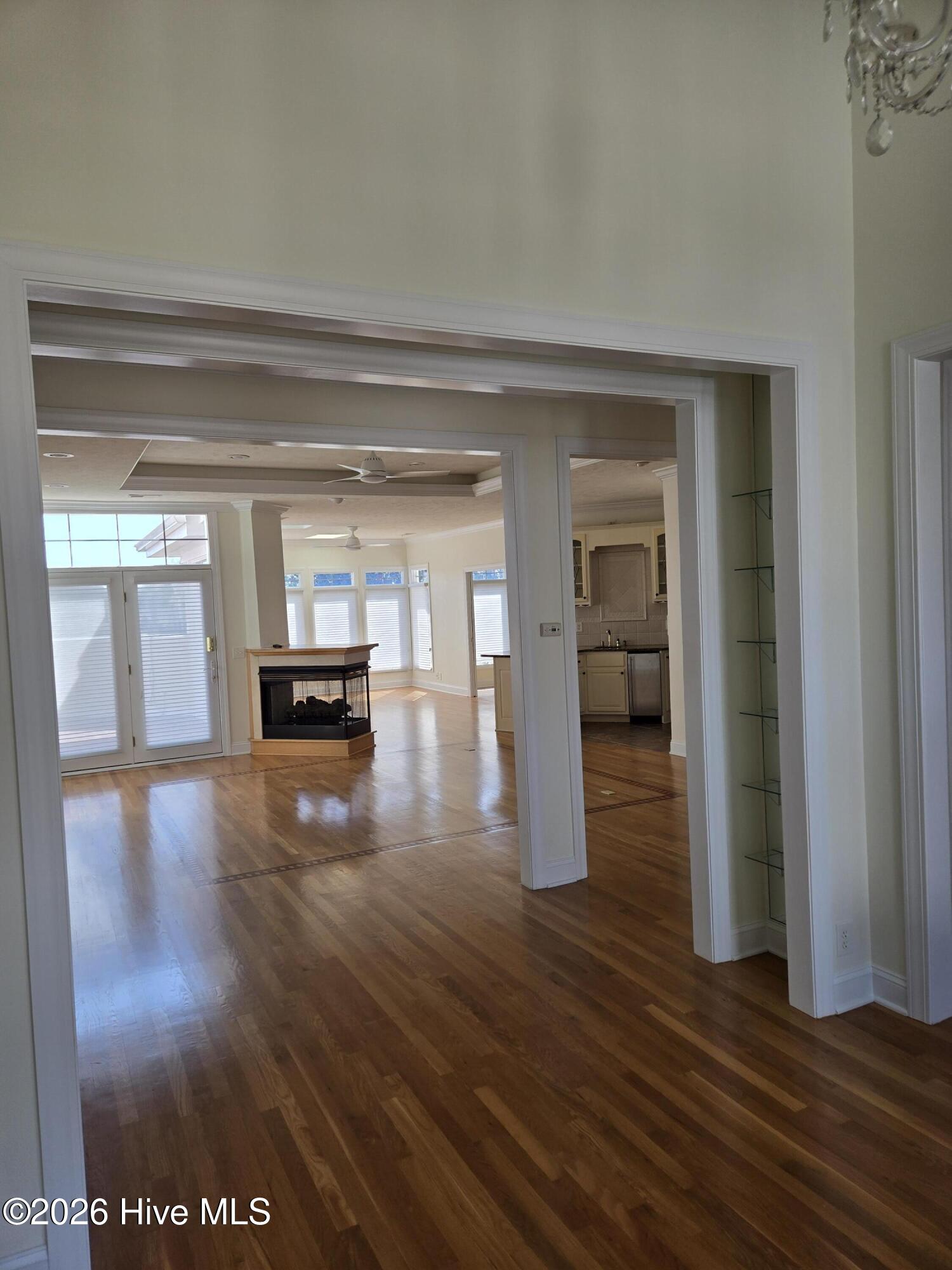 100545211 | Photo 18