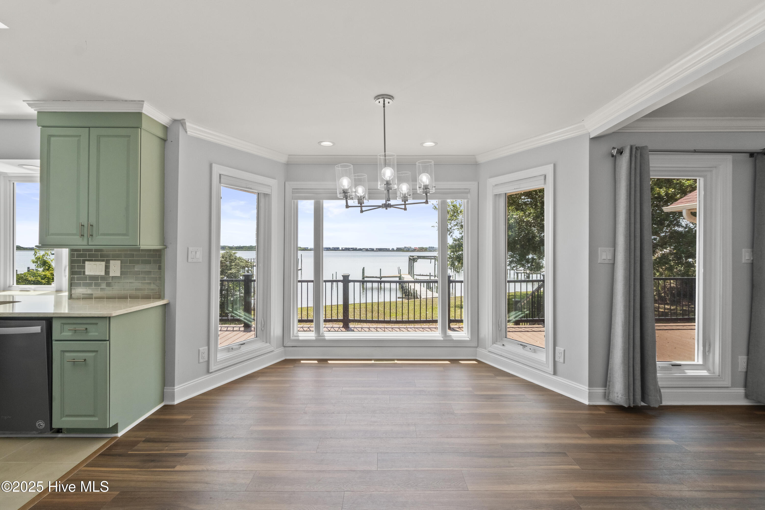 100503584 | Photo 14