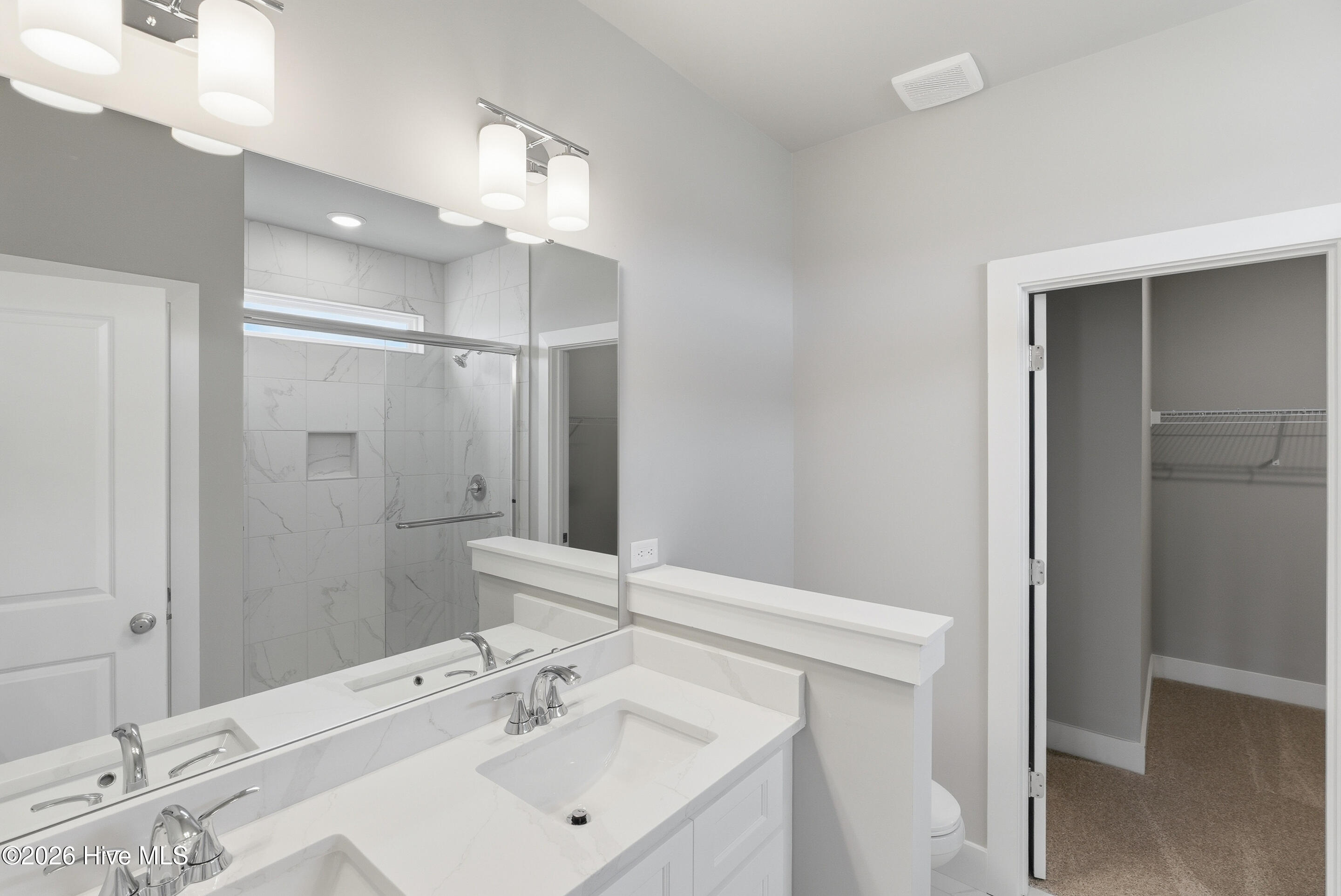 100547576 | Photo 14