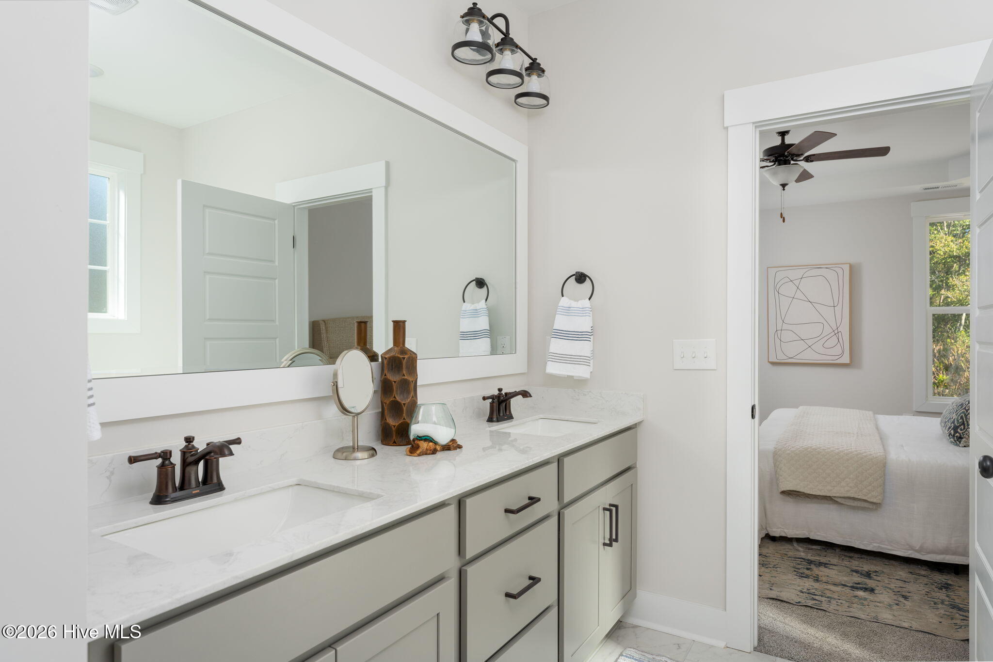 100560723 | Photo 12