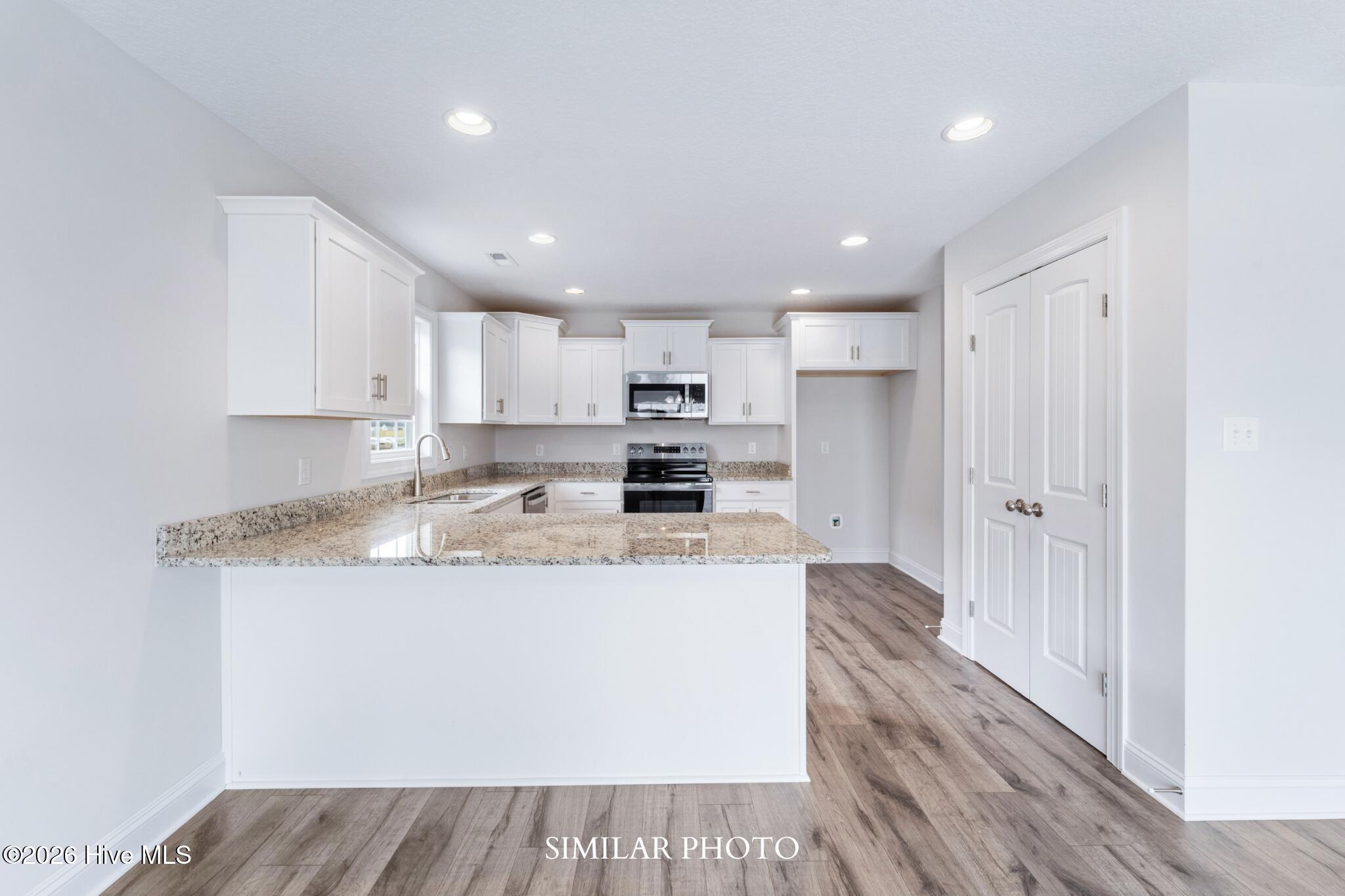 100561344 | Photo 10