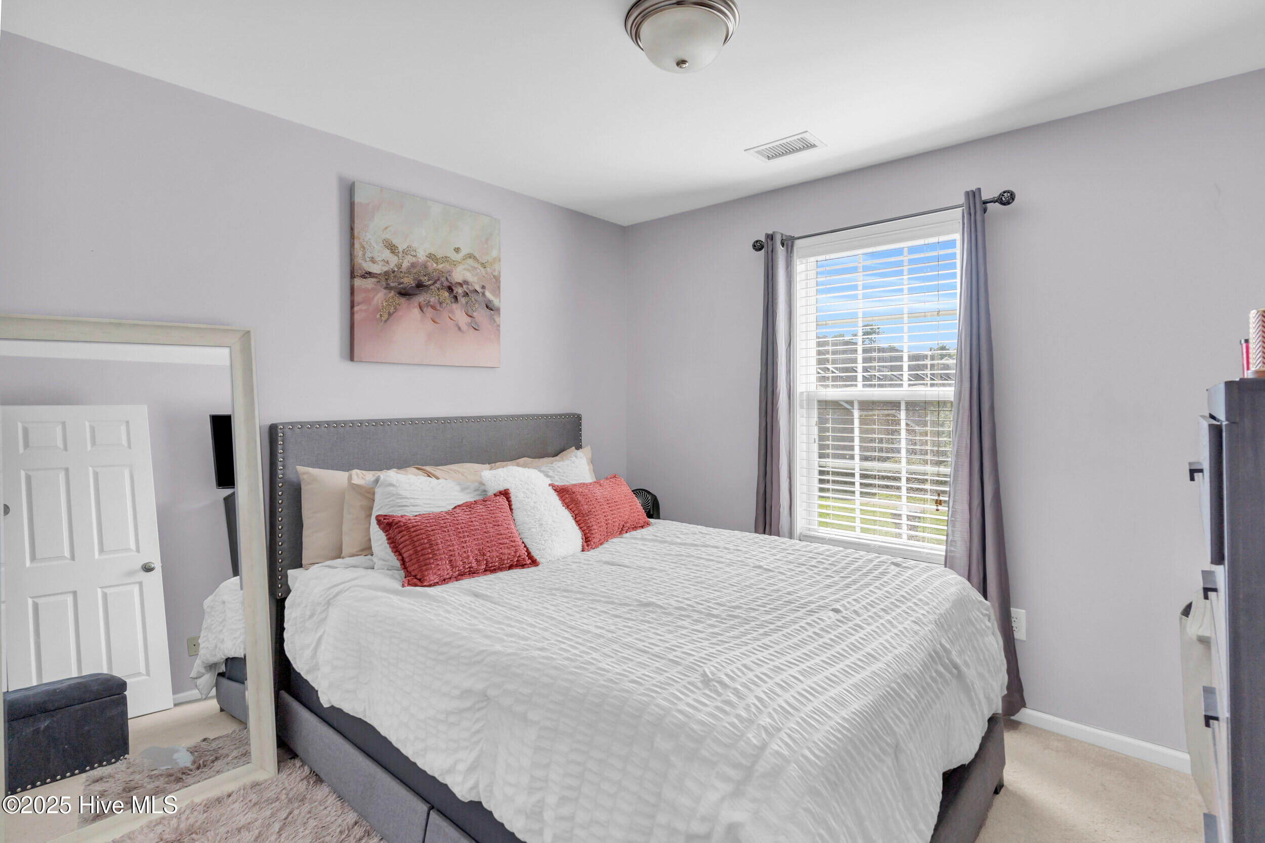 100527386 | Photo 18