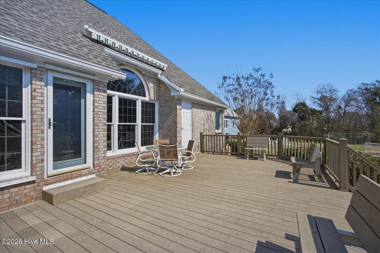 100560950 | Photo 39