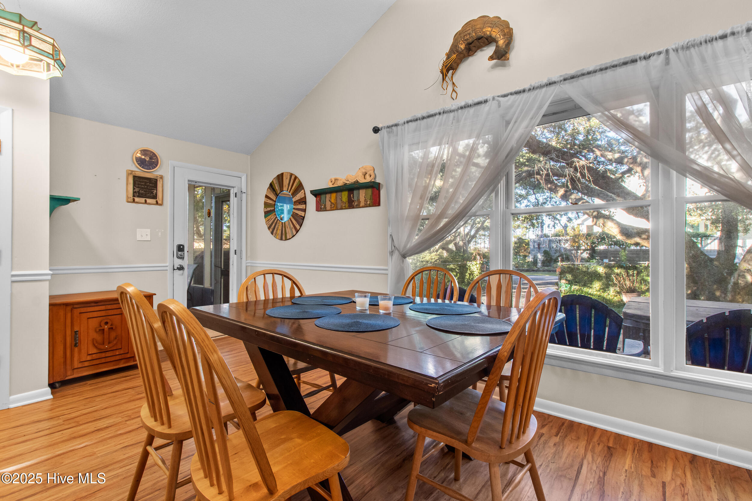 100541020 | Photo 19