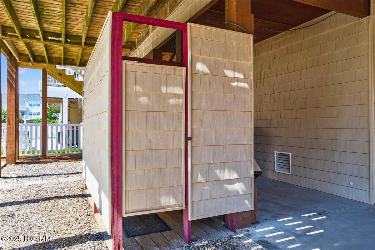 100529762 | Photo 36