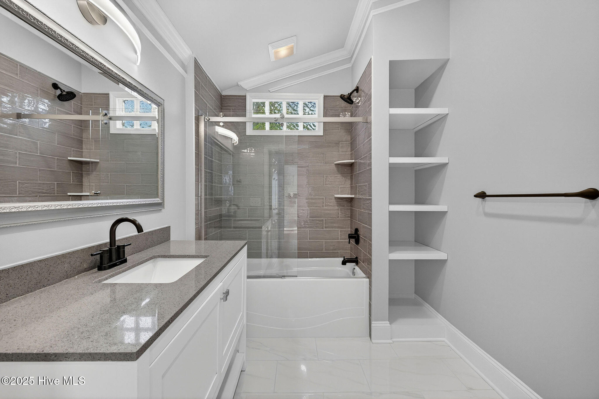 100537754 | Photo 26