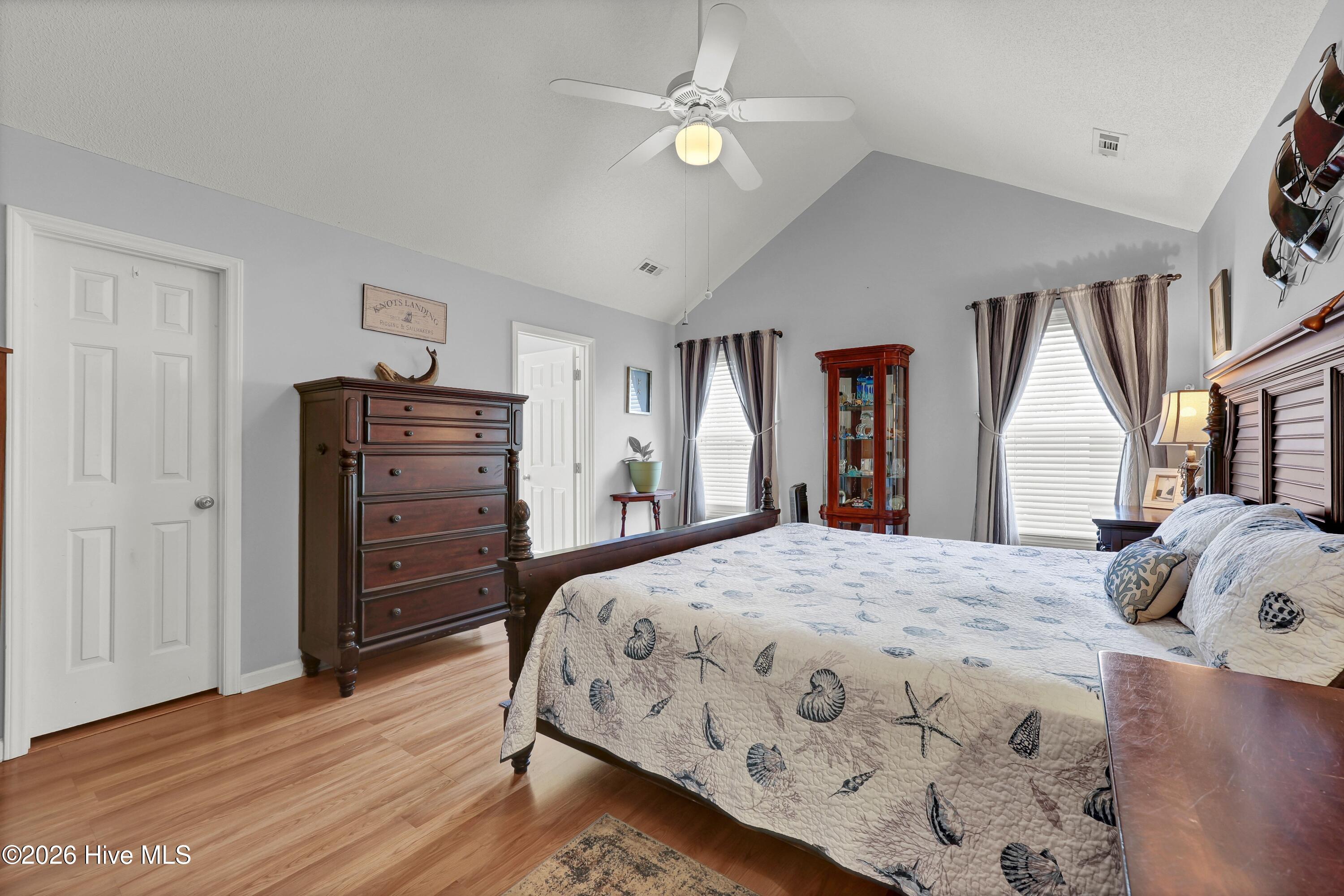 100565624 | Photo 12