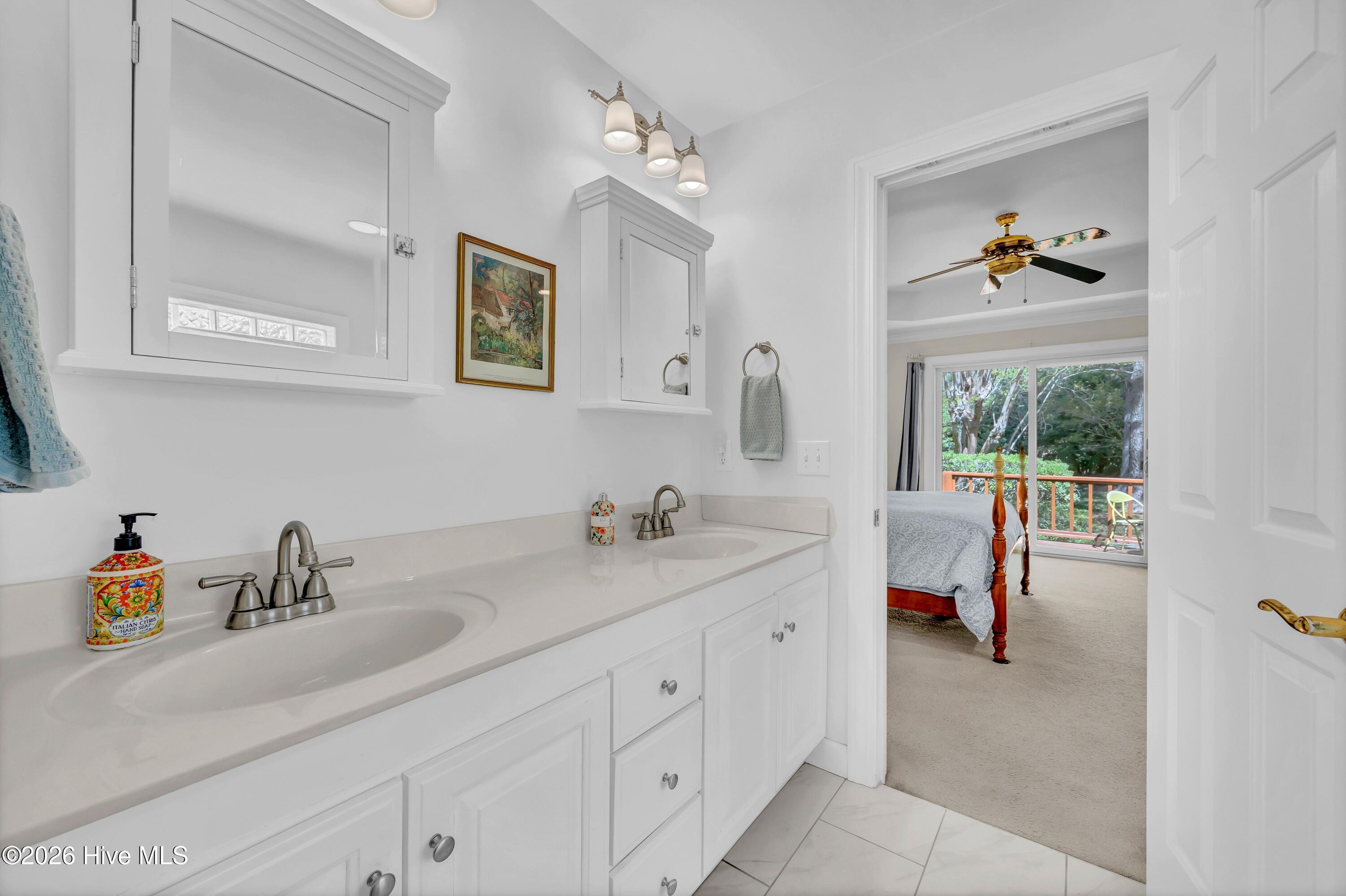 100566684 | Photo 26