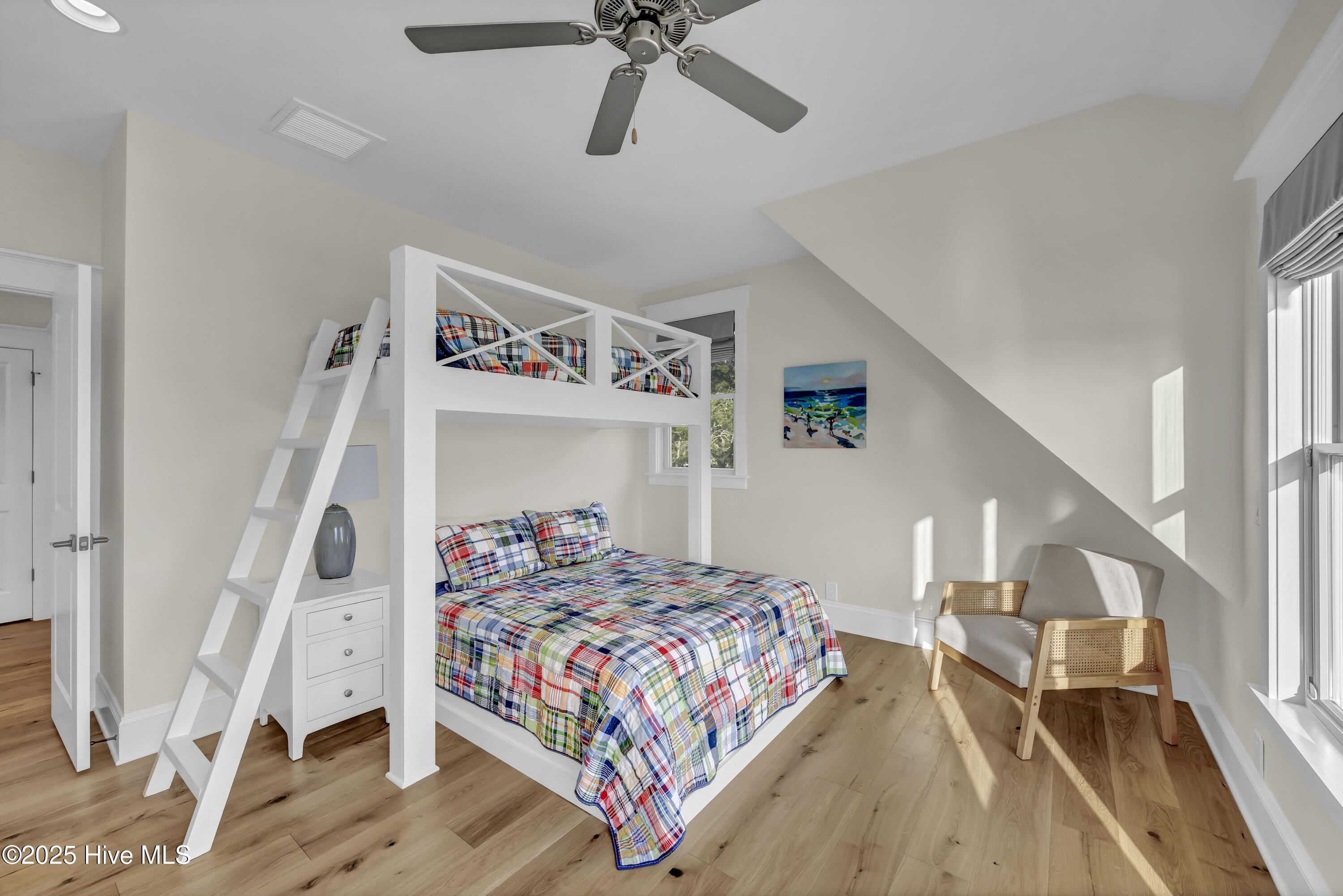 100534977 | Photo 26