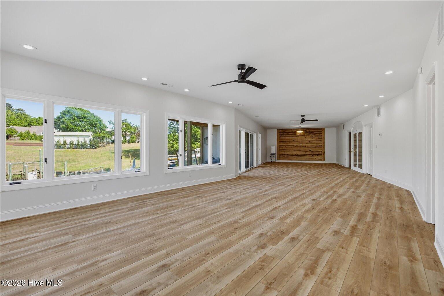 100569224 | Photo 30