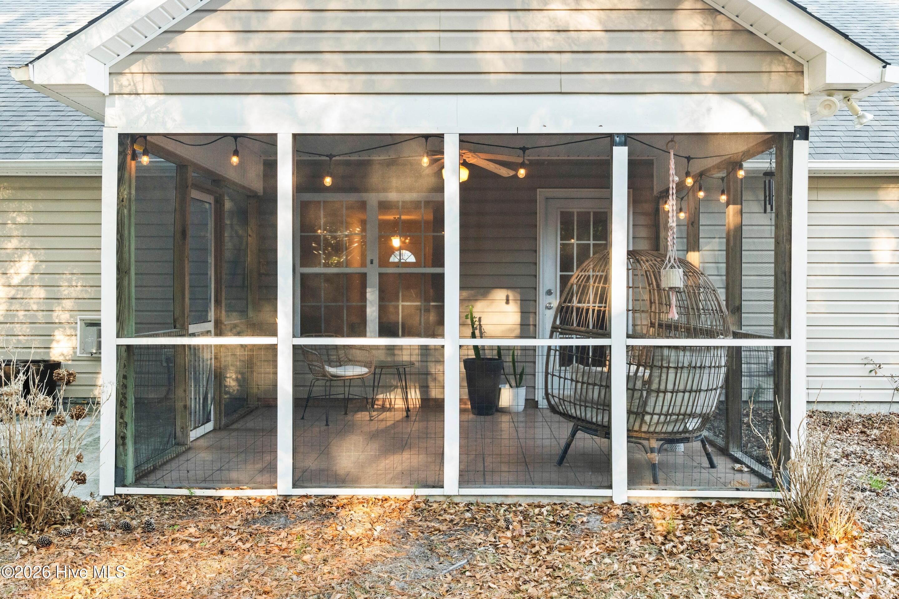 100549655 | Photo 51