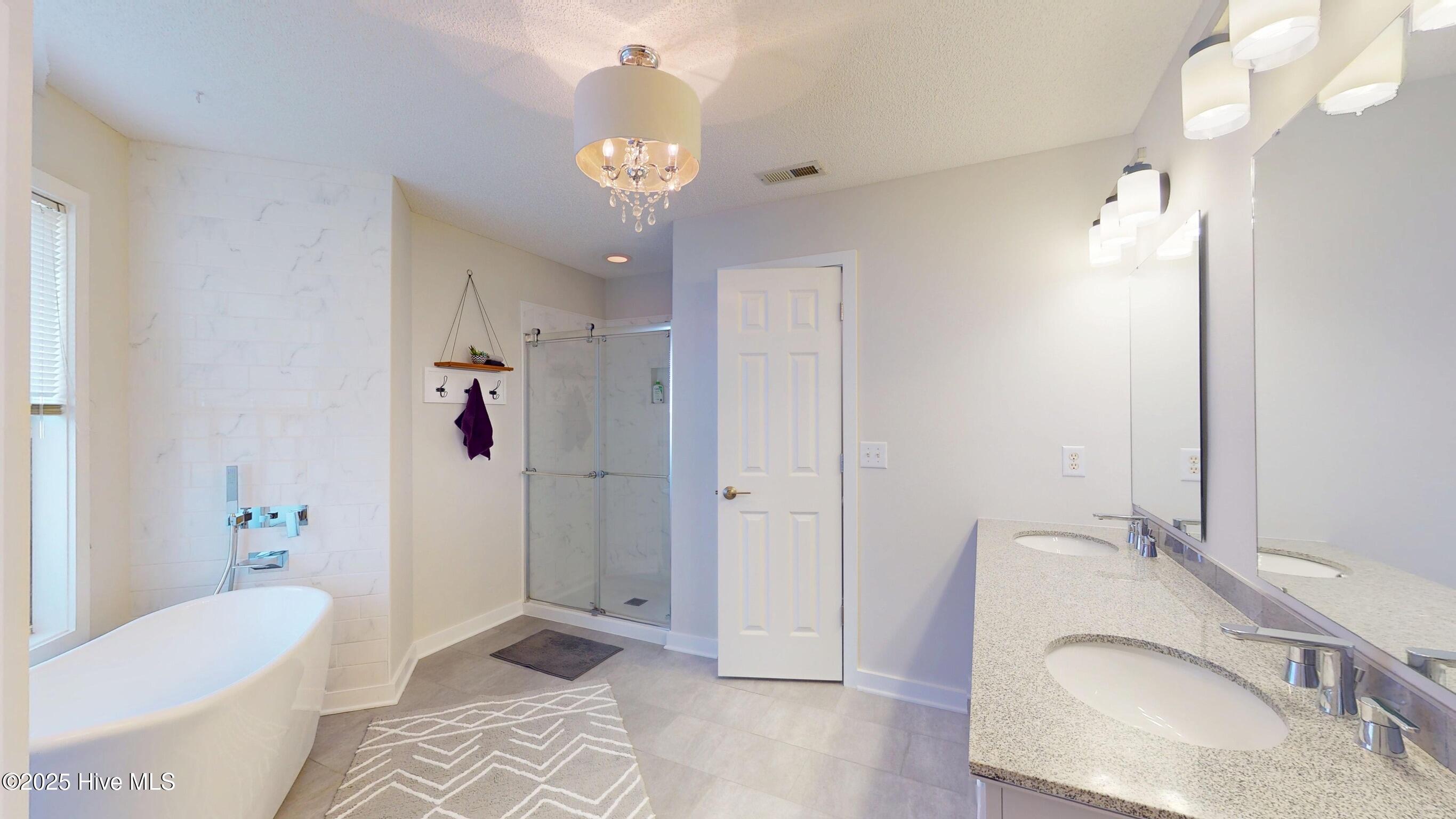 100542842 | Photo 21