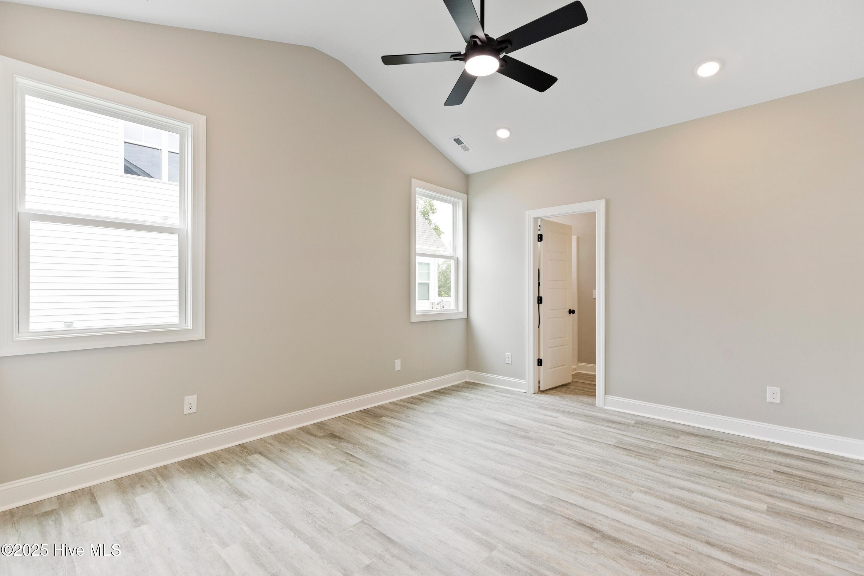 100524111 | Photo 29