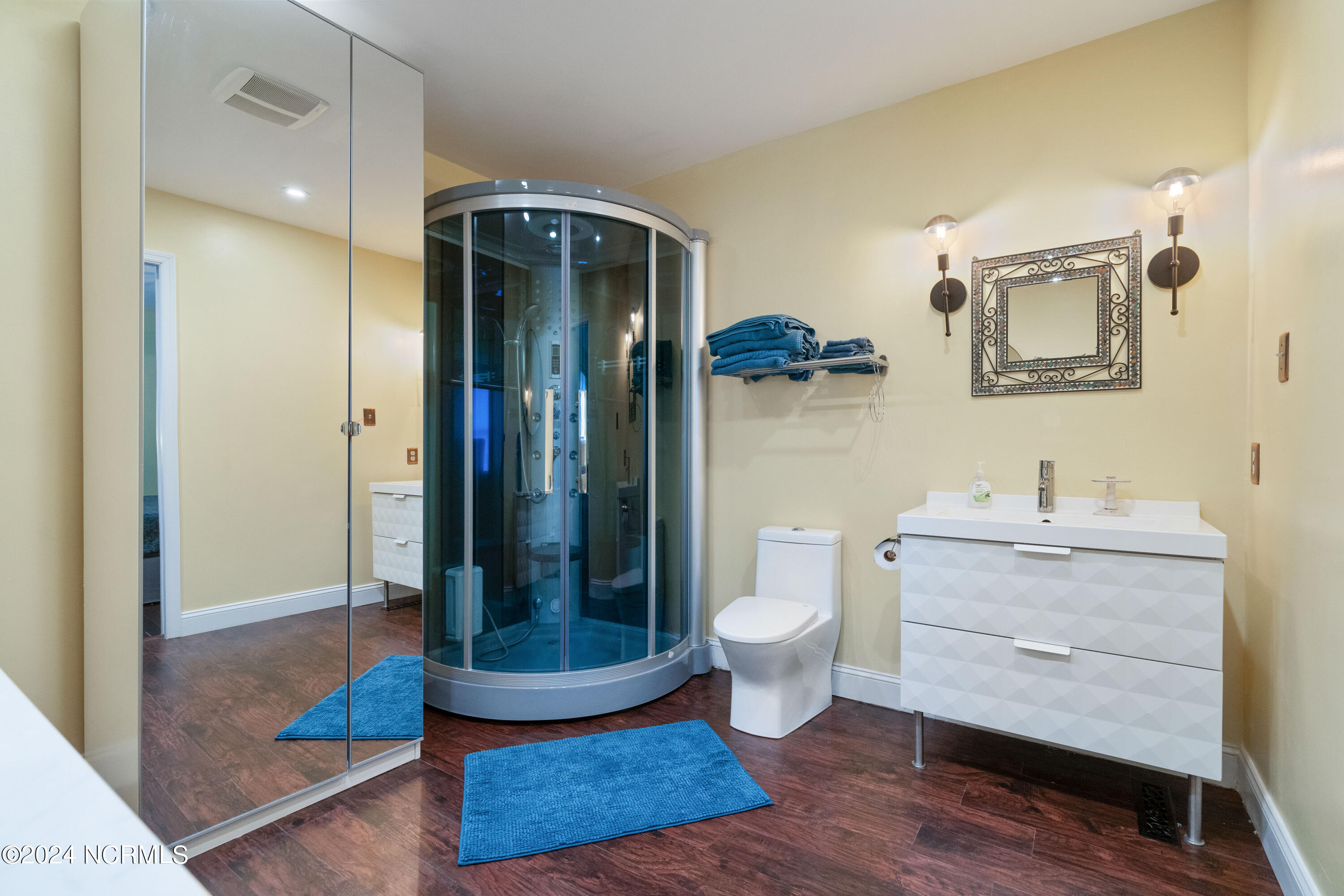 100560914 | Photo 37