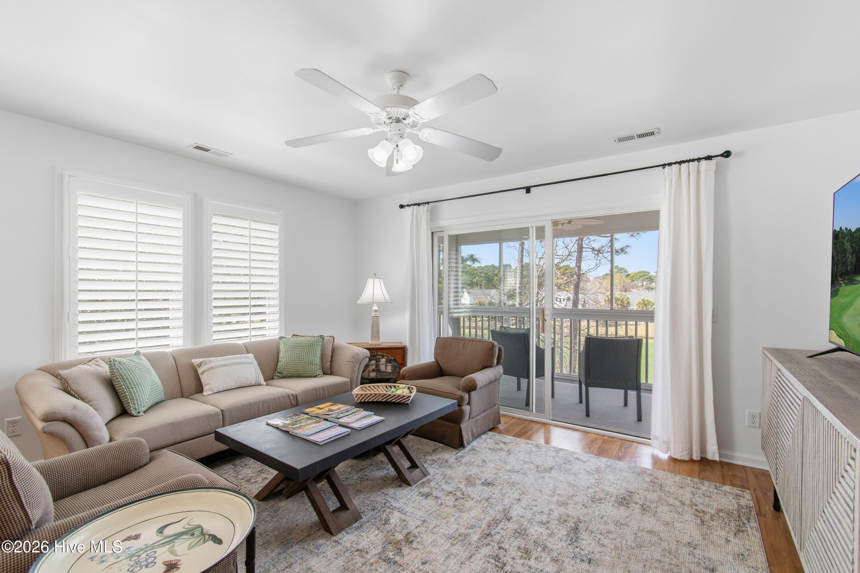 100562563 | Photo 11