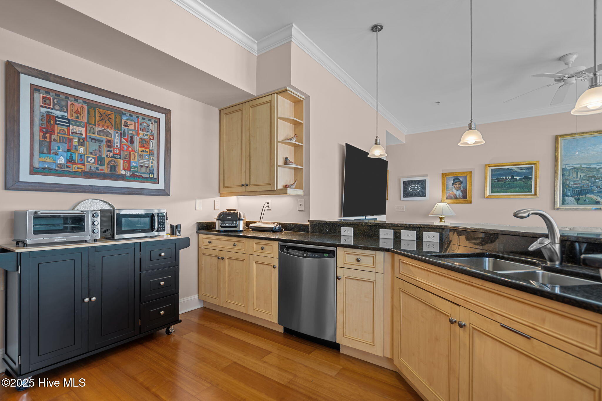 100525076 | Photo 19