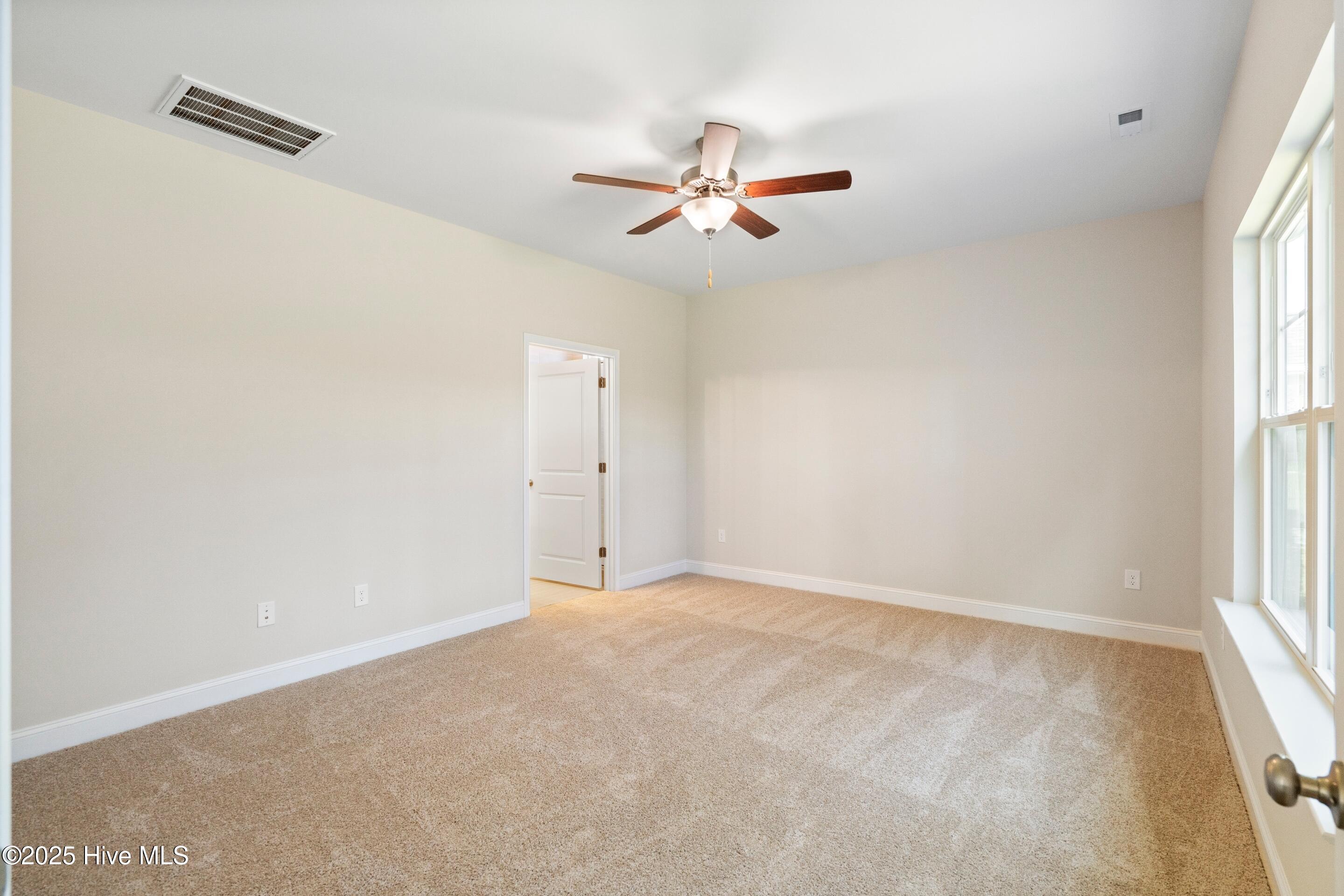 100543354 | Photo 32