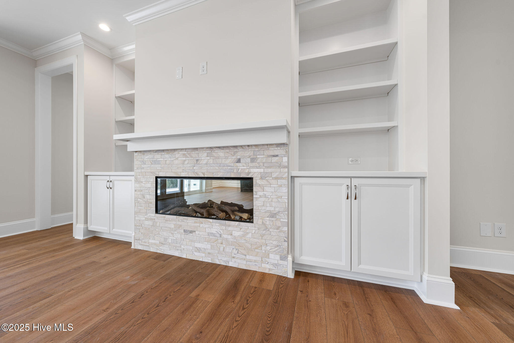 100488997 | Photo 17